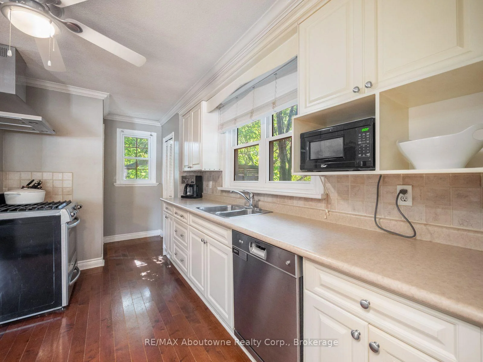 Photo 41 of 938 King Road, Burlington, LaSalle — HOMEH