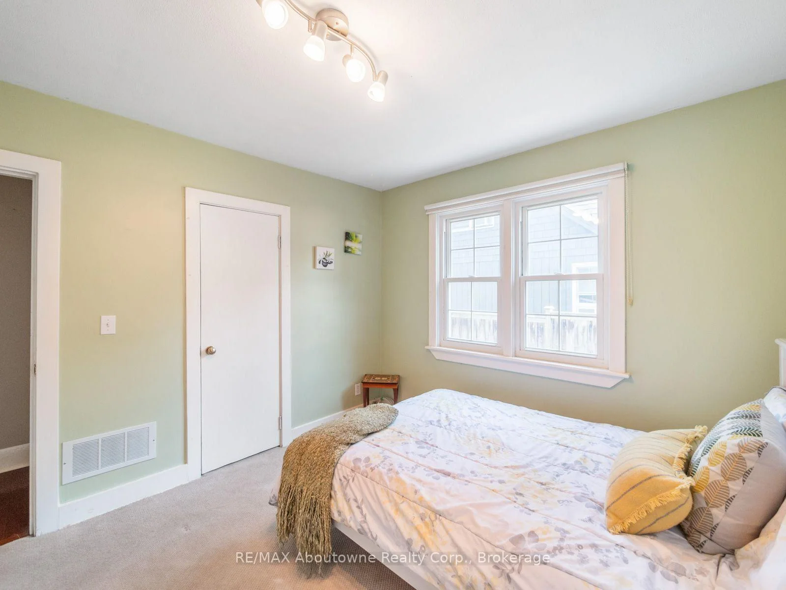 Photo 47 of 938 King Road, Burlington, LaSalle — HOMEH