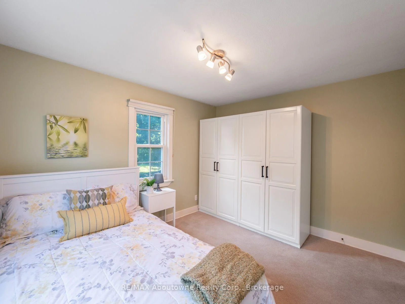 Photo 48 of 938 King Road, Burlington, LaSalle — HOMEH