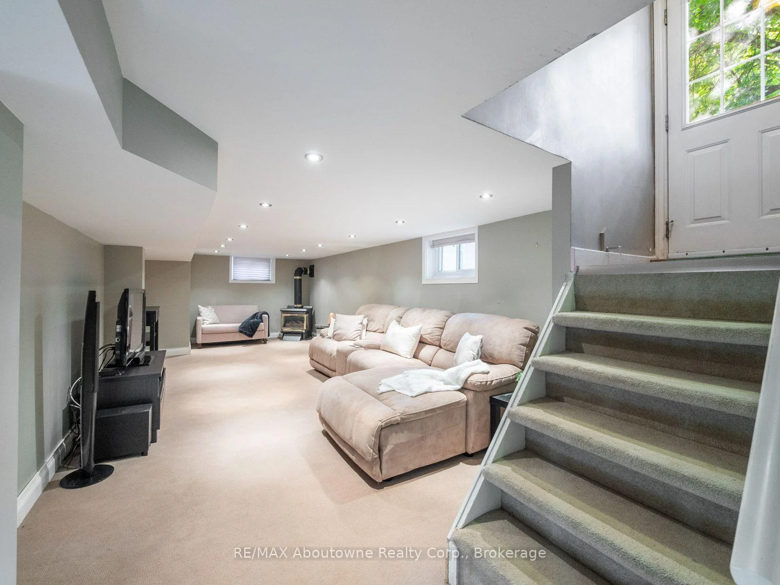 Photo 49 of 938 King Road, Burlington, LaSalle — HOMEH