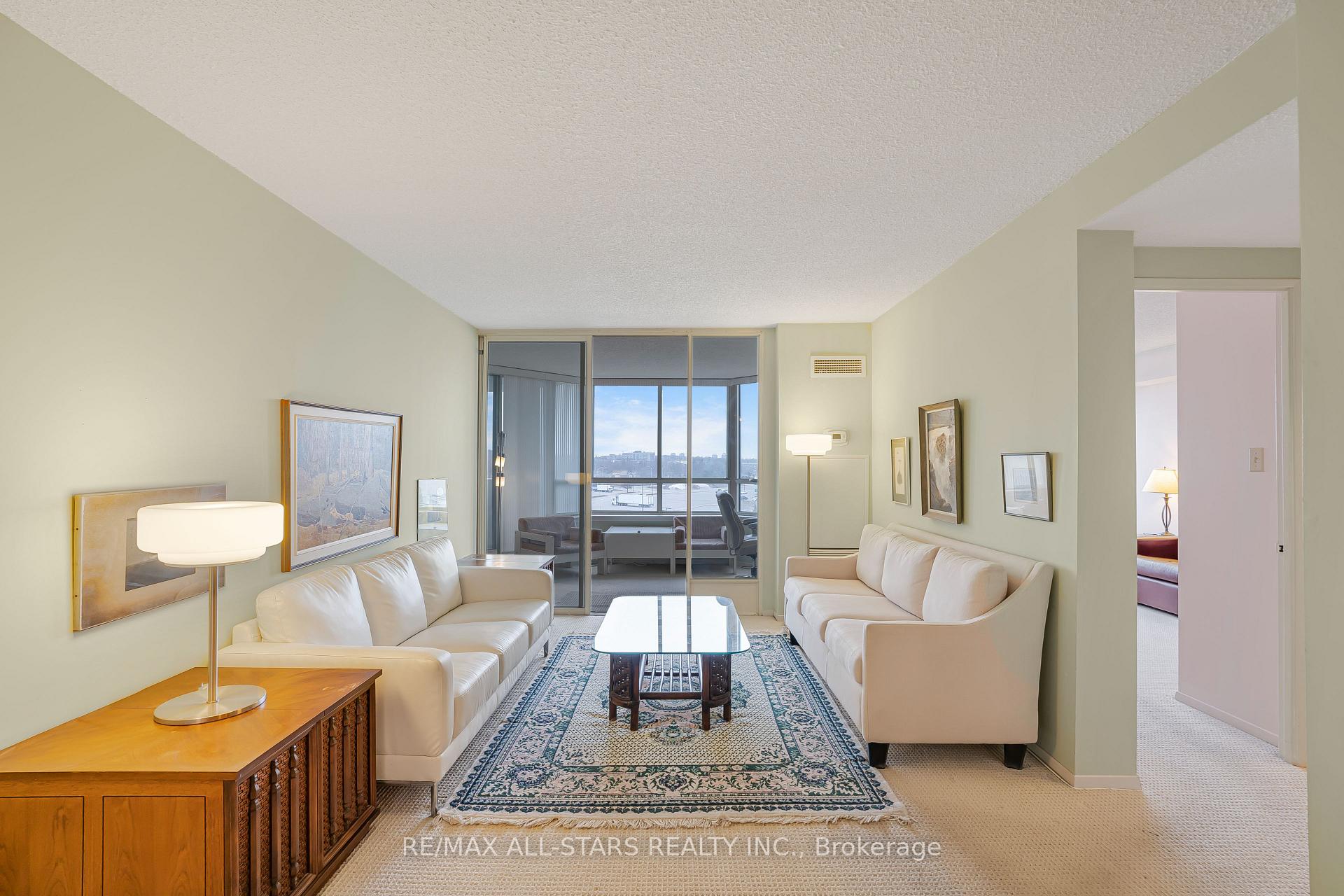 Photo 5 of Unit 817, 25 Austin Drive, Markham, Markville — HOMEH