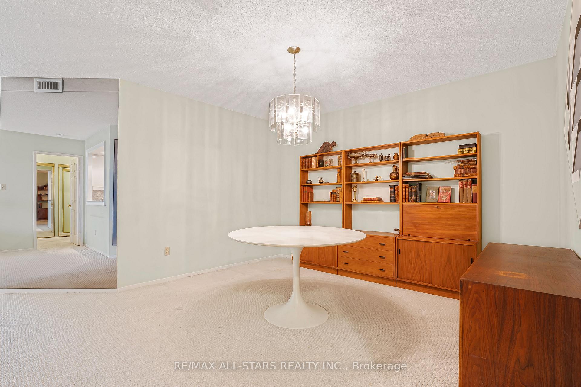Photo 6 of Unit 817, 25 Austin Drive, Markham, Markville — HOMEH