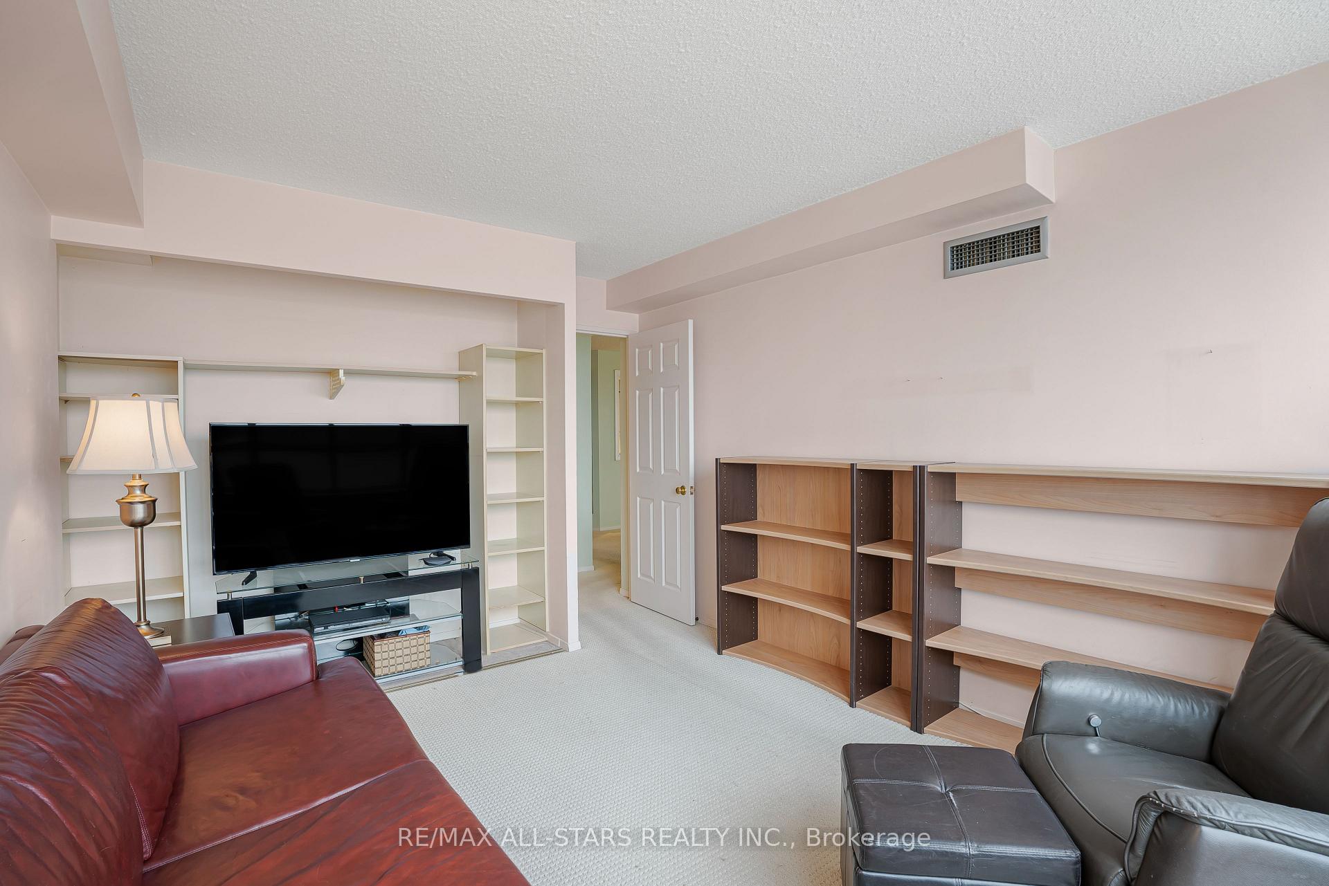 Photo 11 of Unit 817, 25 Austin Drive, Markham, Markville — HOMEH