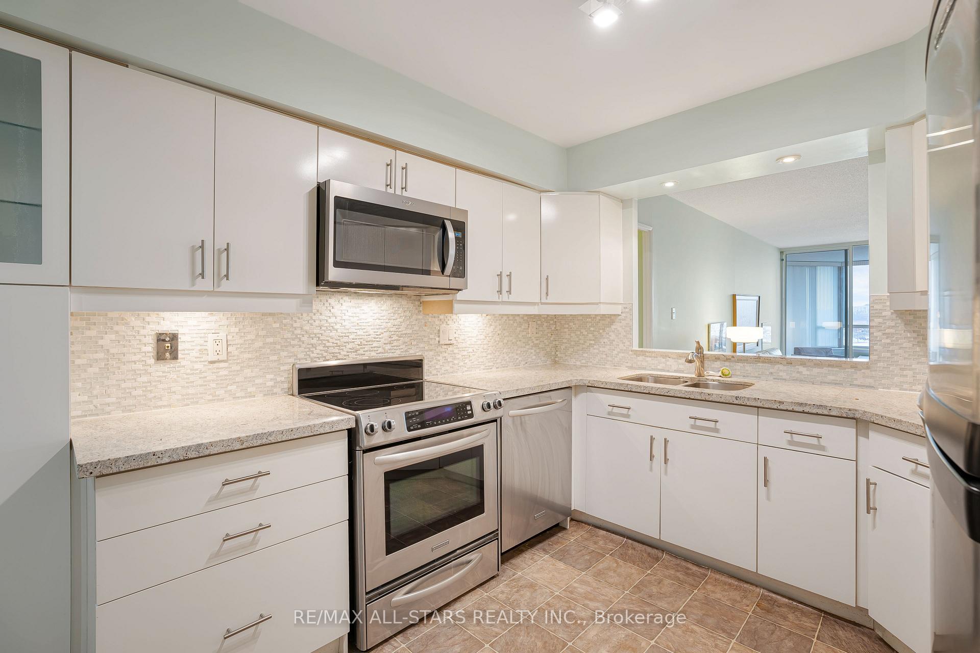 Photo 12 of Unit 817, 25 Austin Drive, Markham, Markville — HOMEH