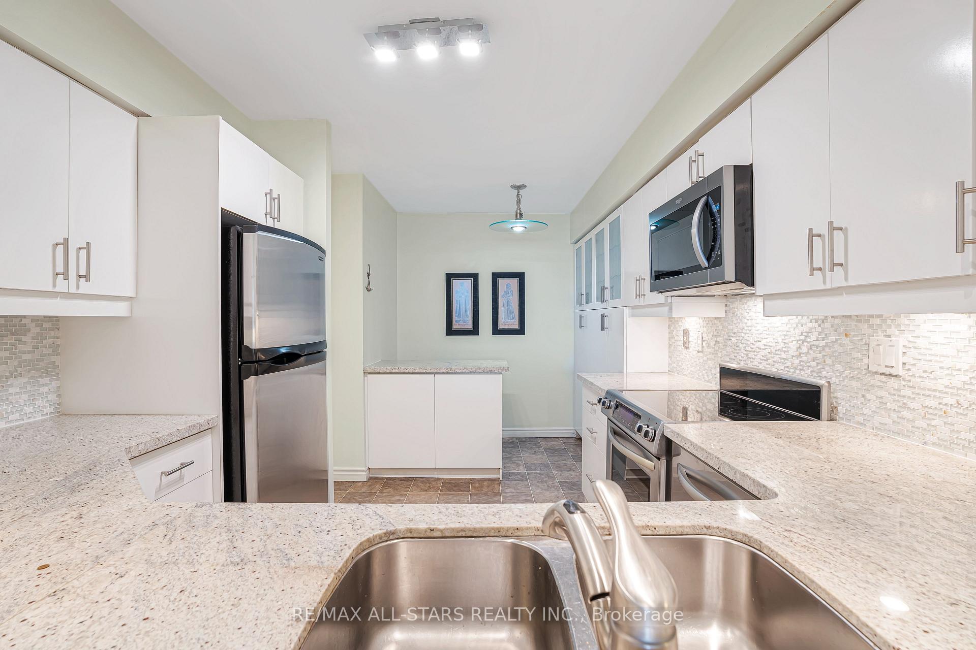 Photo 15 of Unit 817, 25 Austin Drive, Markham, Markville — HOMEH