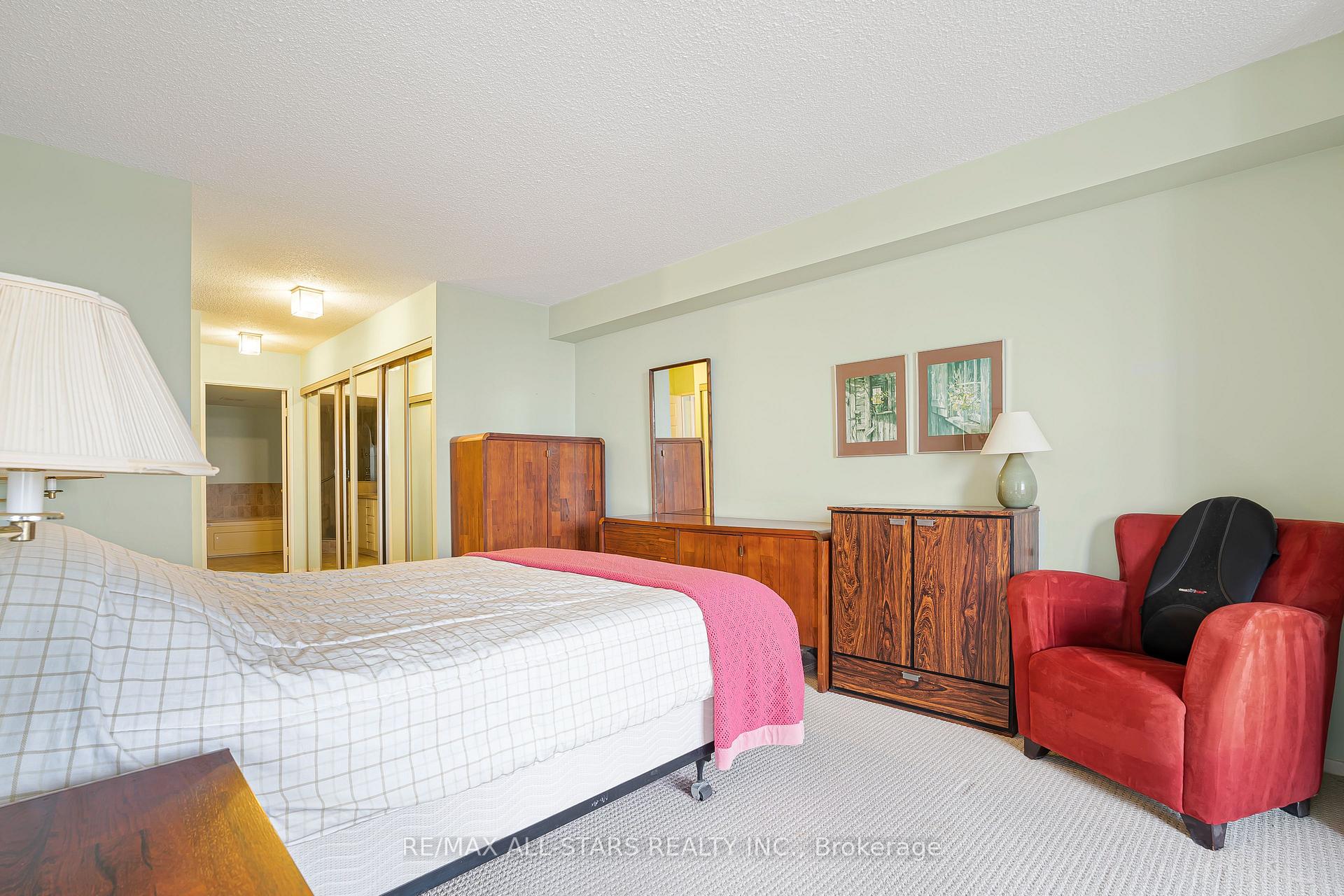 Photo 21 of Unit 817, 25 Austin Drive, Markham, Markville — HOMEH