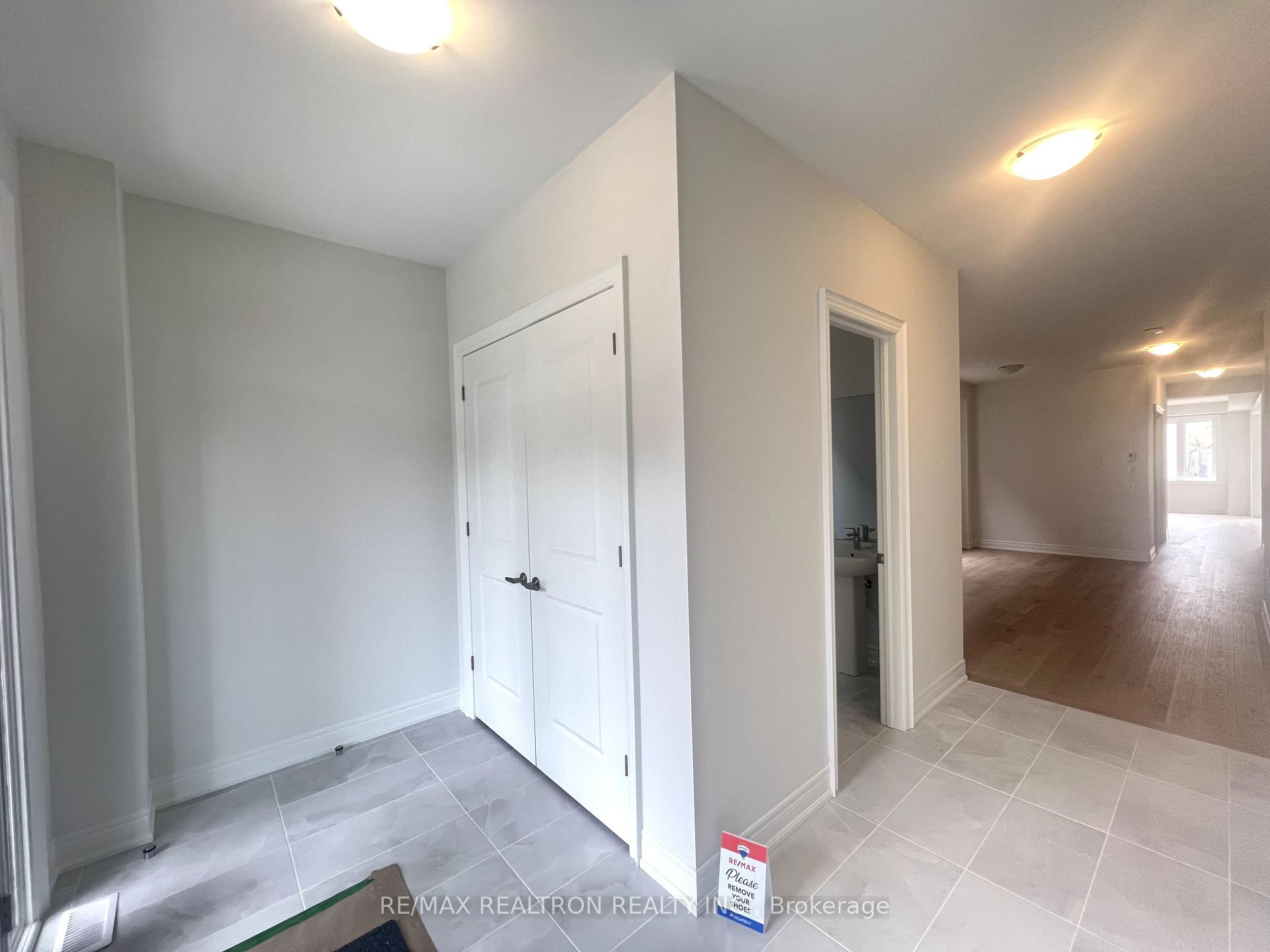 Photo 2 of 65 Kentledge Avenue, East Gwillimbury, Holland Landing — HOMEH