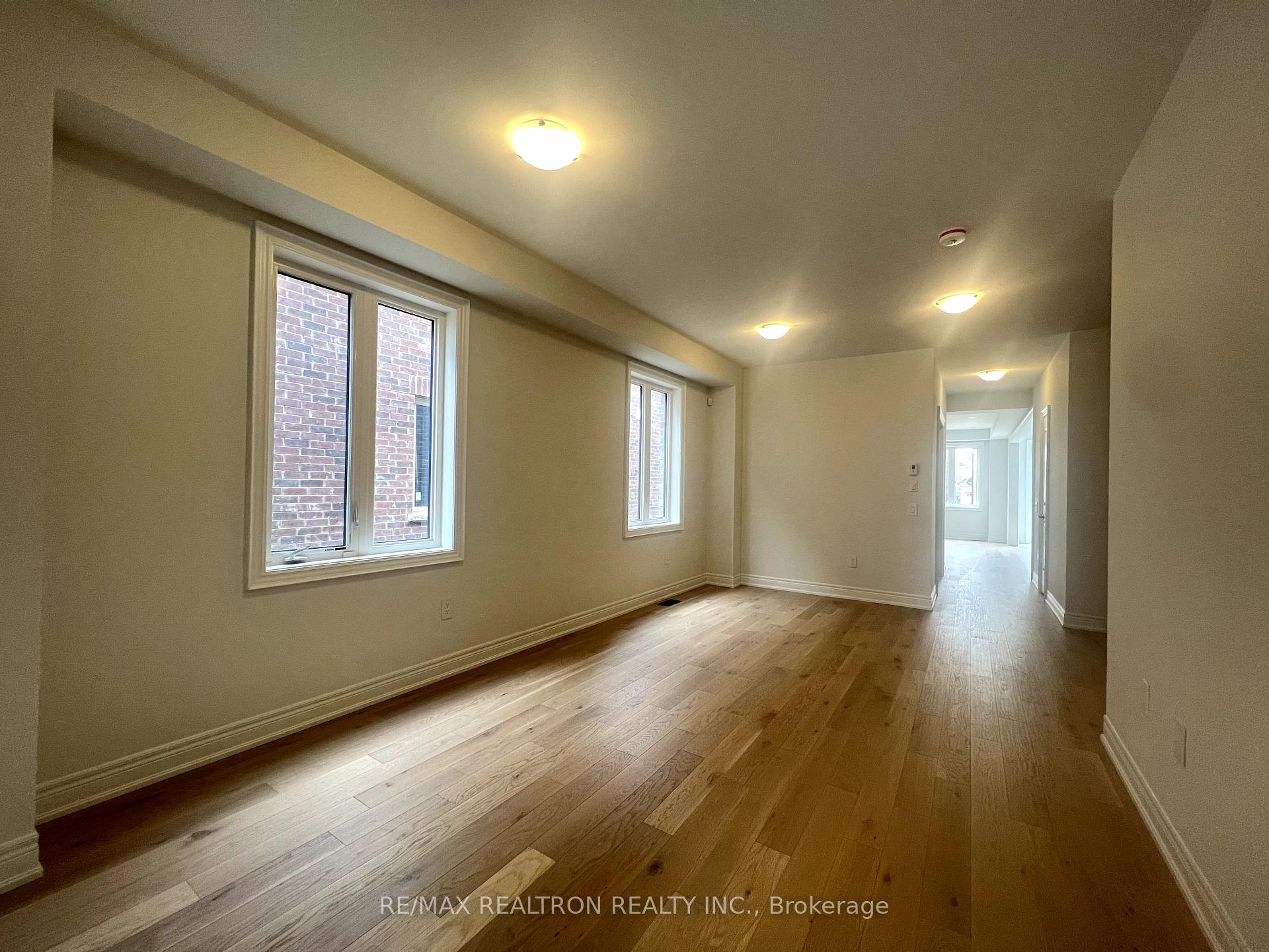 Photo 3 of 65 Kentledge Avenue, East Gwillimbury, Holland Landing — HOMEH