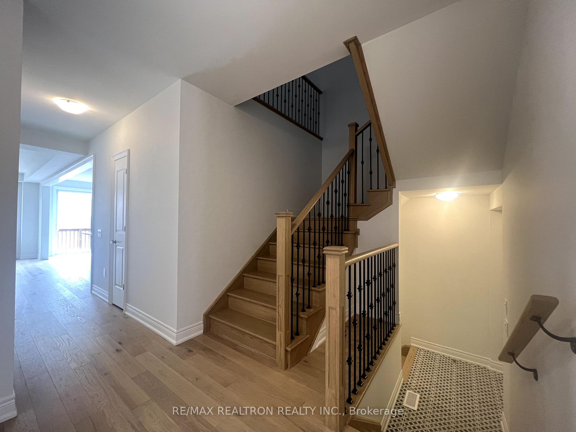 Photo 4 of 65 Kentledge Avenue, East Gwillimbury, Holland Landing — HOMEH
