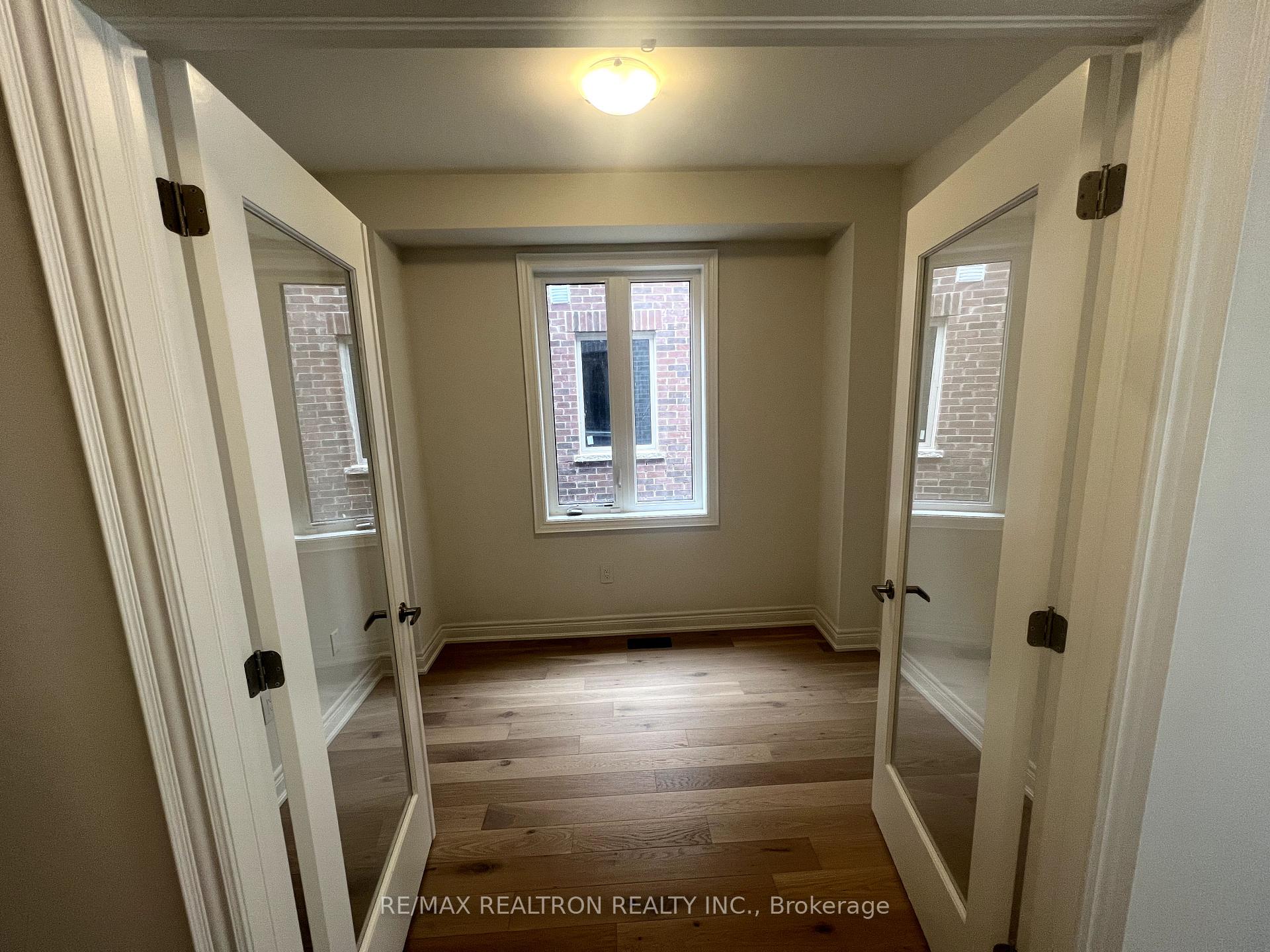 Photo 5 of 65 Kentledge Avenue, East Gwillimbury, Holland Landing — HOMEH