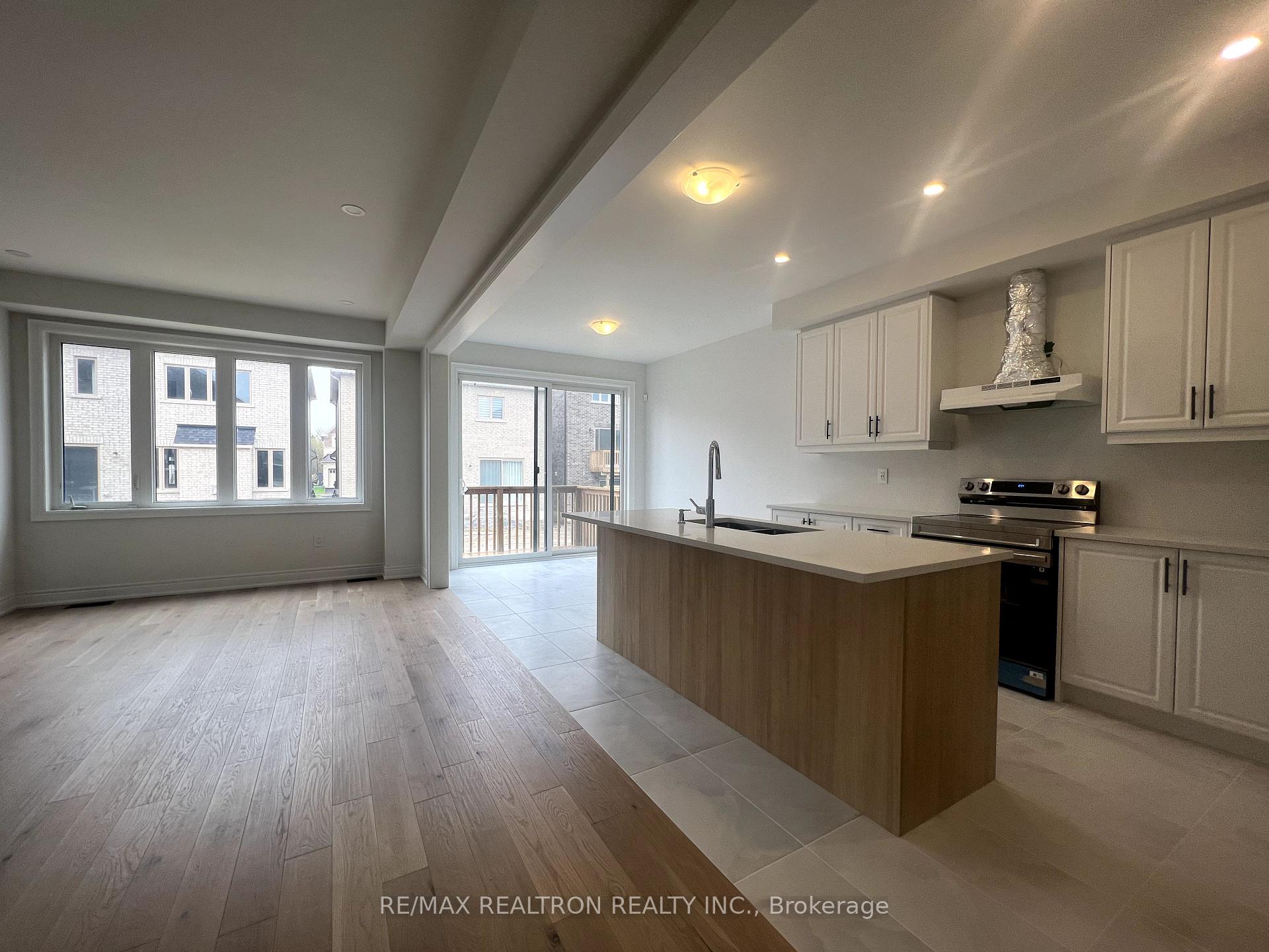 Photo 6 of 65 Kentledge Avenue, East Gwillimbury, Holland Landing — HOMEH