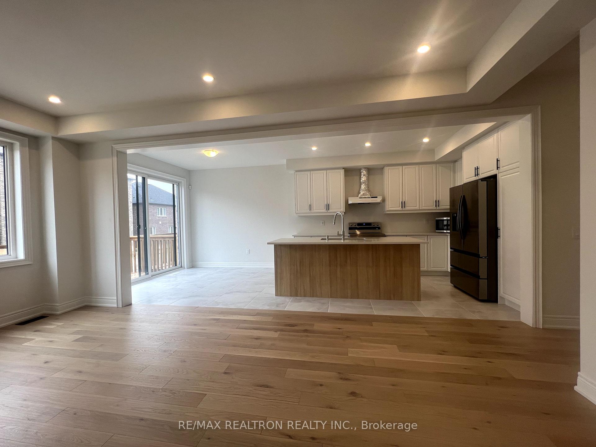 Photo 10 of 65 Kentledge Avenue, East Gwillimbury, Holland Landing — HOMEH