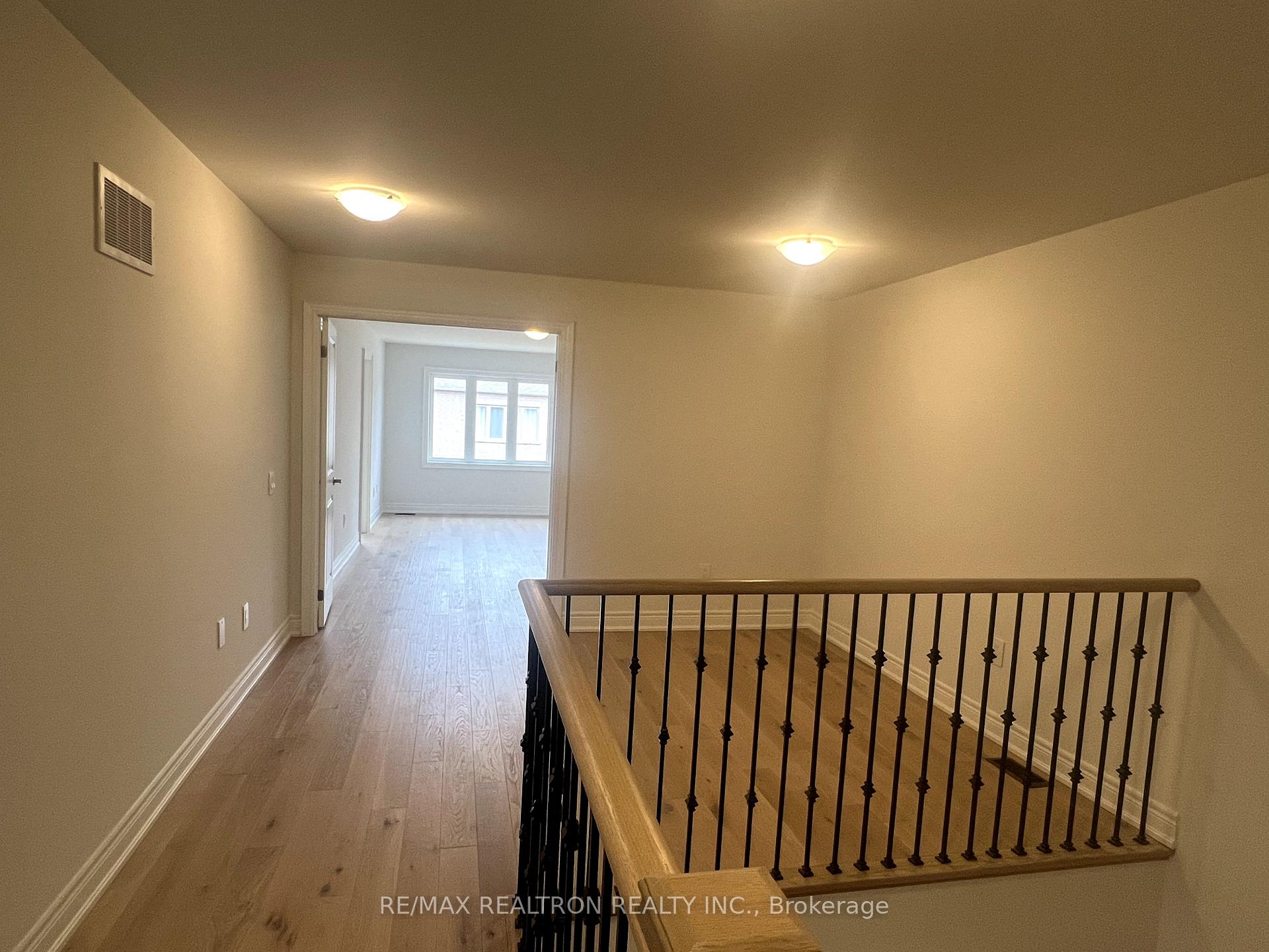 Photo 13 of 65 Kentledge Avenue, East Gwillimbury, Holland Landing — HOMEH