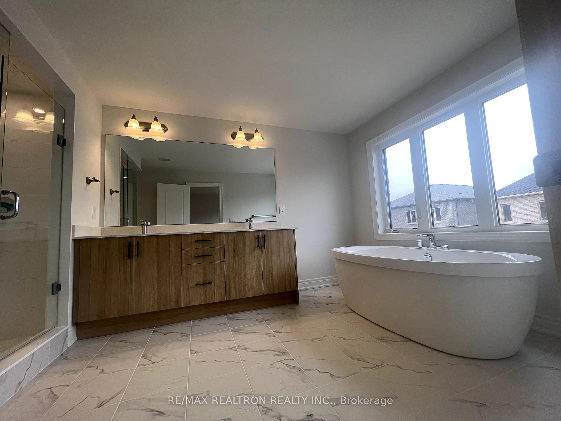 Photo 14 of 65 Kentledge Avenue, East Gwillimbury, Holland Landing — HOMEH