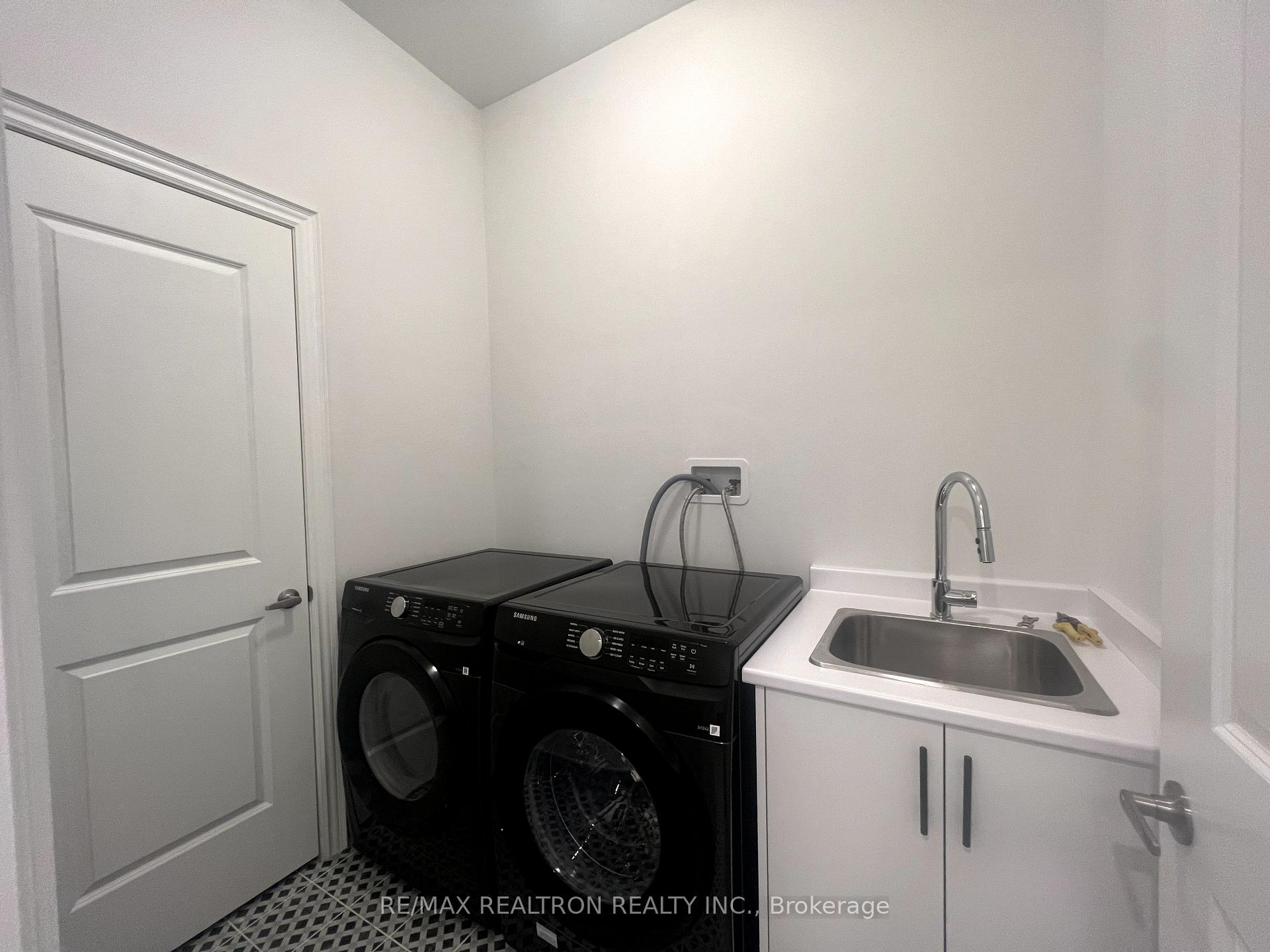 Photo 21 of 65 Kentledge Avenue, East Gwillimbury, Holland Landing — HOMEH