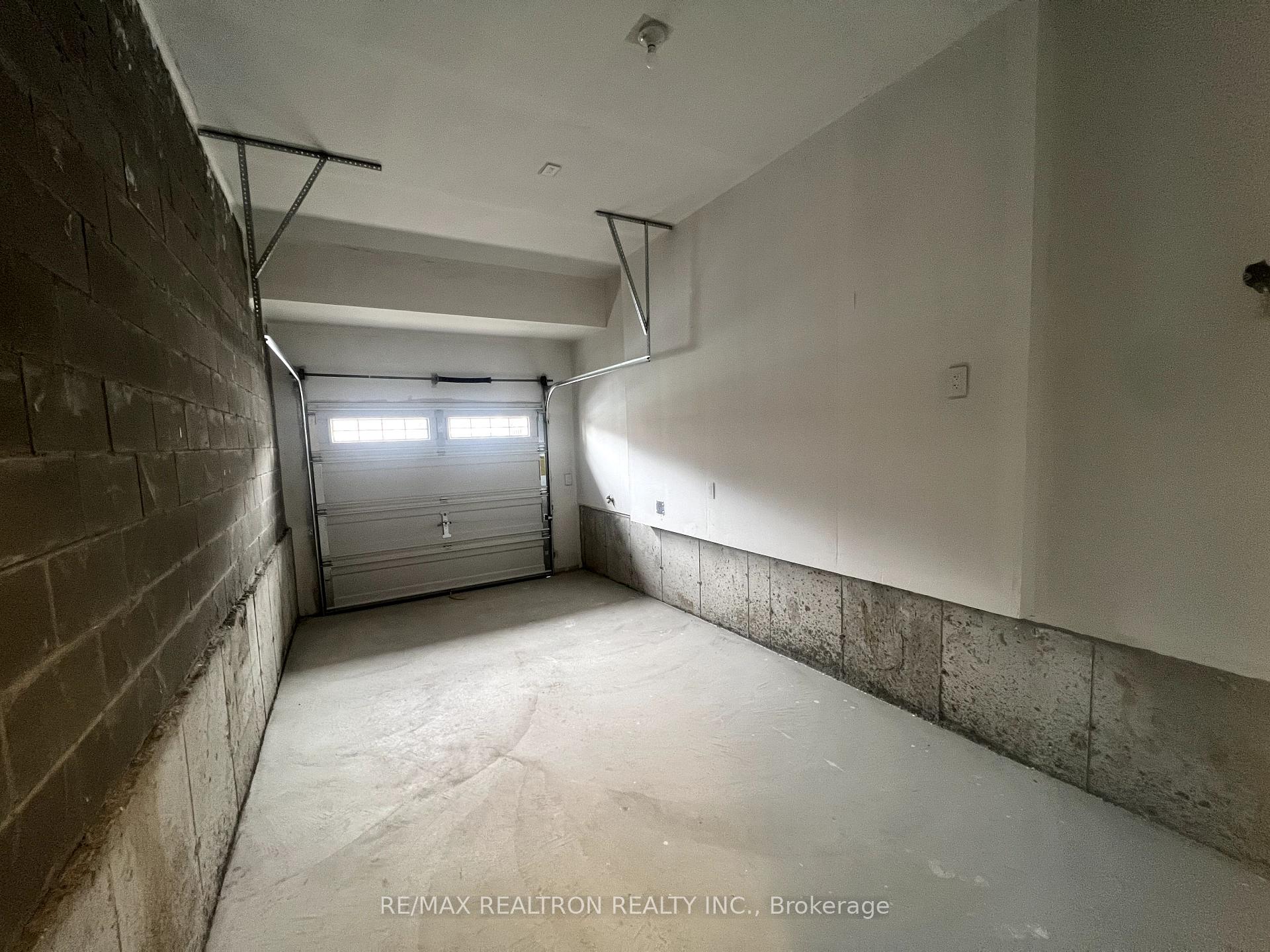 Photo 24 of 65 Kentledge Avenue, East Gwillimbury, Holland Landing — HOMEH