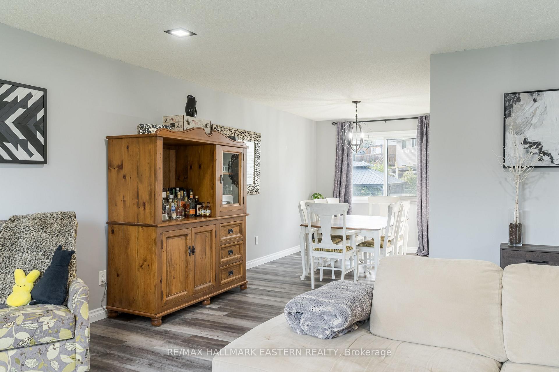 Photo 9 of 1663 Ramblewood Drive, Peterborough, Otonabee Ward 1 — HOMEH