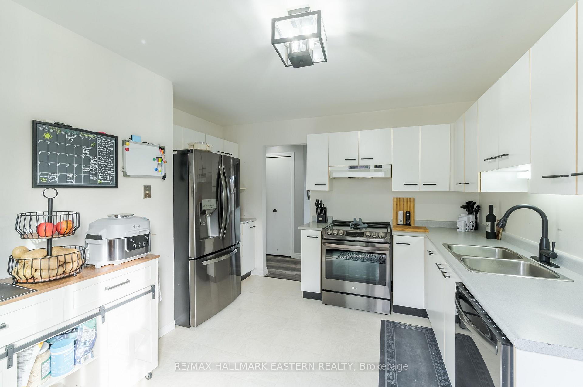 Photo 13 of 1663 Ramblewood Drive, Peterborough, Otonabee Ward 1 — HOMEH