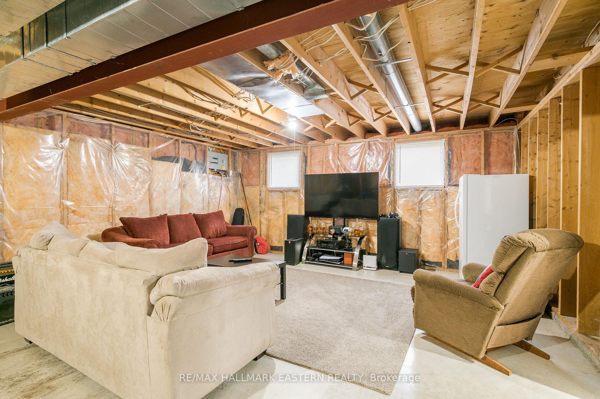 Photo 32 of 1663 Ramblewood Drive, Peterborough, Otonabee Ward 1 — HOMEH