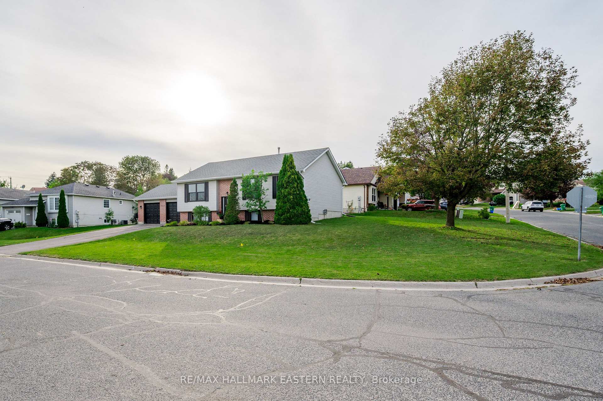 Photo 36 of 1663 Ramblewood Drive, Peterborough, Otonabee Ward 1 — HOMEH