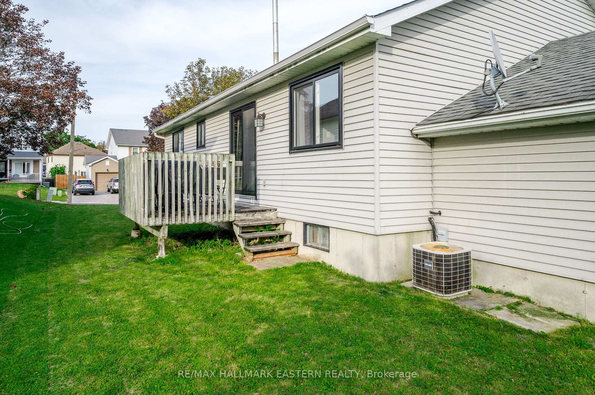 Photo 38 of 1663 Ramblewood Drive, Peterborough, Otonabee Ward 1 — HOMEH