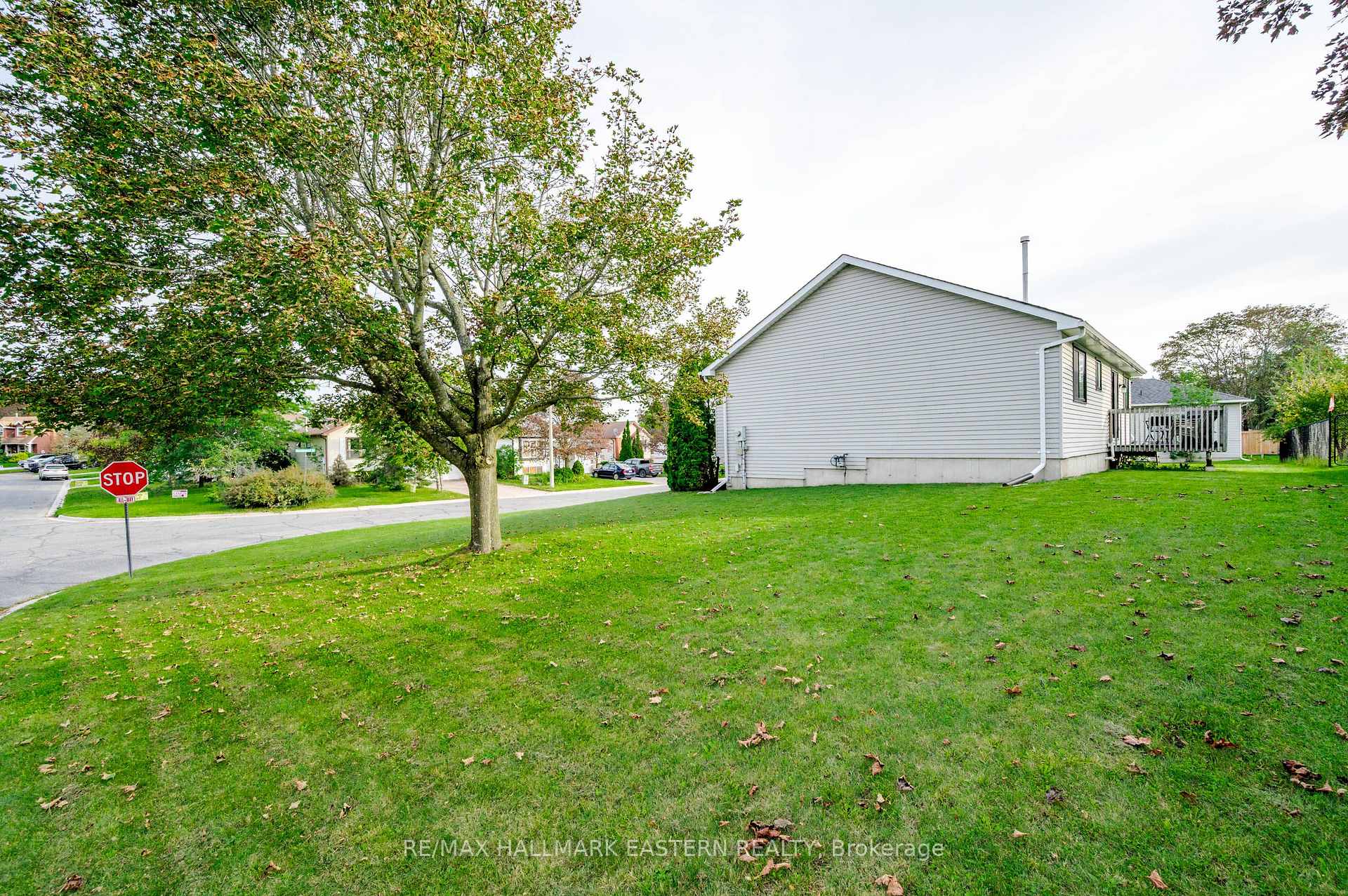 Photo 40 of 1663 Ramblewood Drive, Peterborough, Otonabee Ward 1 — HOMEH