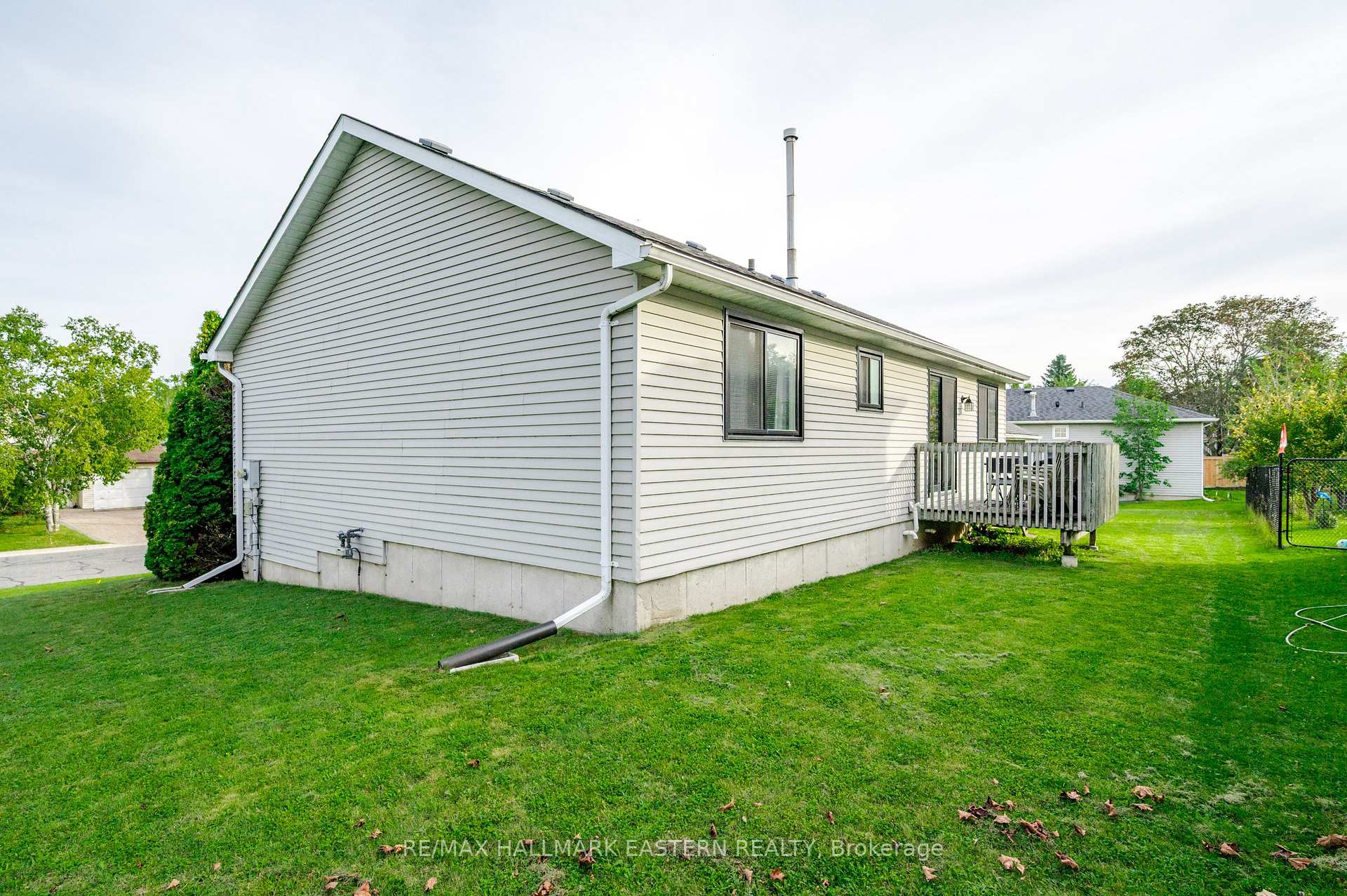Photo 41 of 1663 Ramblewood Drive, Peterborough, Otonabee Ward 1 — HOMEH
