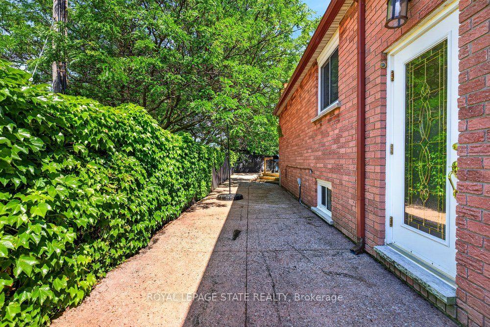 Photo 39 of 102 Birchlawn Drive, Hamilton, Stoney Creek — HOMEH