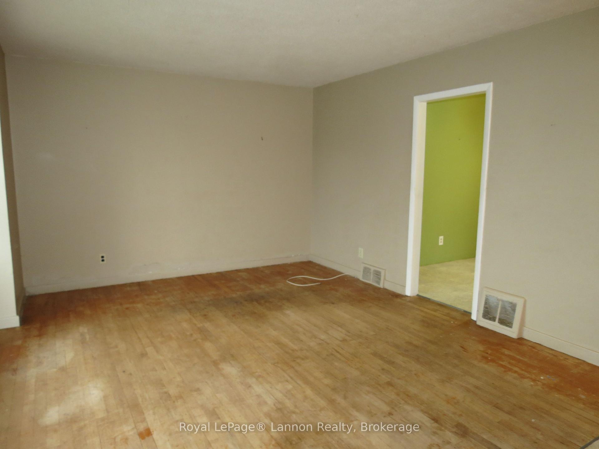 Photo 7 of 2126 Mcgregor Avenue, Thunder Bay, Green Acres — HOMEH