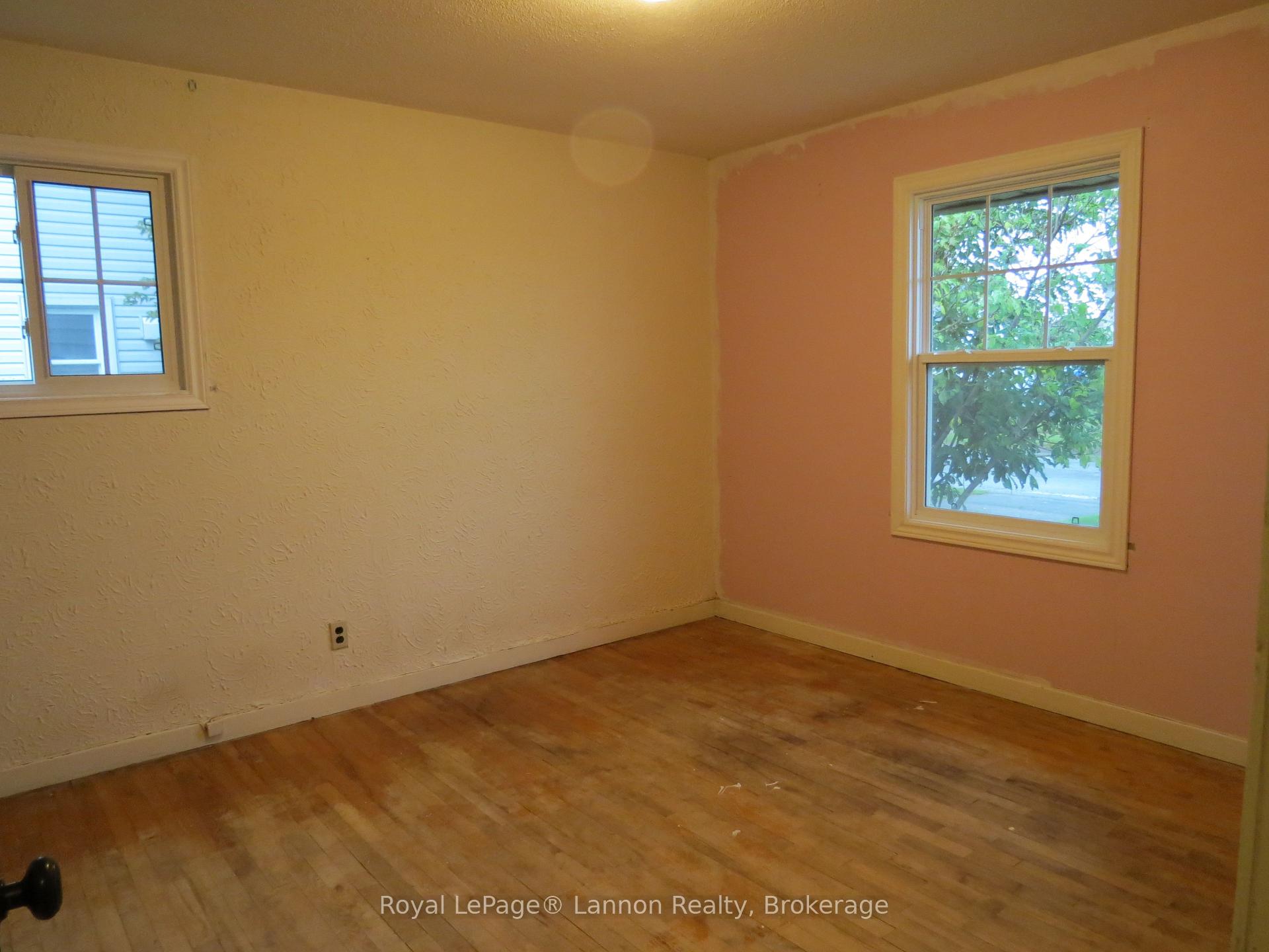 Photo 9 of 2126 Mcgregor Avenue, Thunder Bay, Green Acres — HOMEH