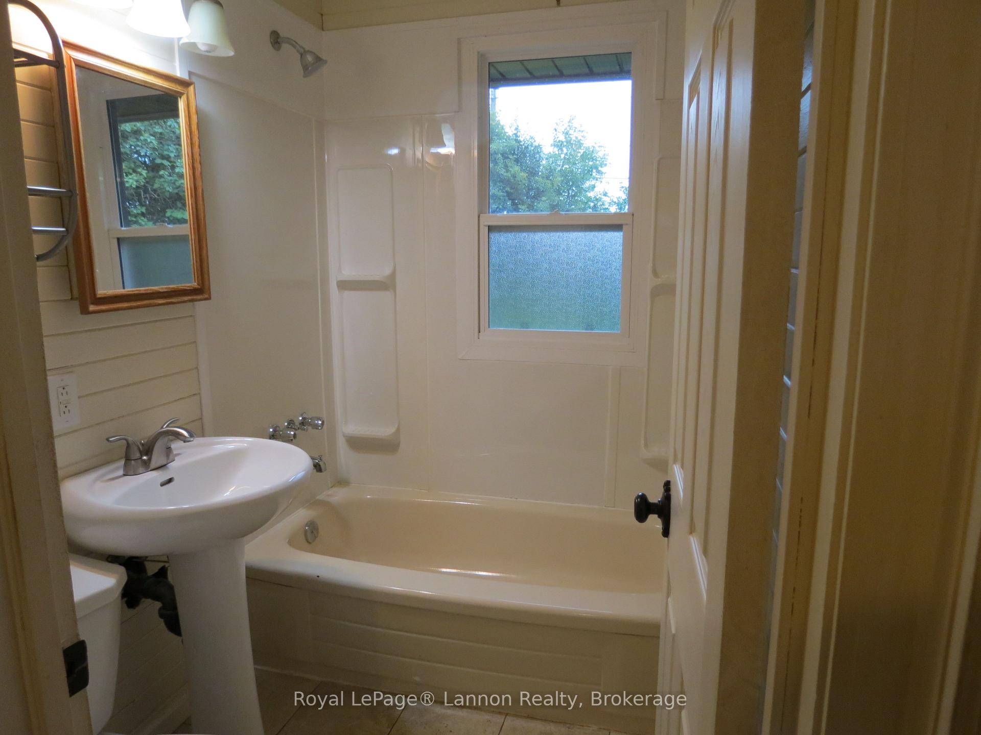 Photo 16 of 2126 Mcgregor Avenue, Thunder Bay, Green Acres — HOMEH