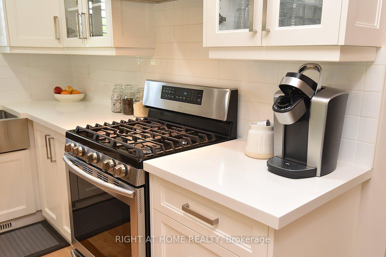 Photo 12 of 2030 Governors Road, Hamilton, Rural Ancaster — HOMEH
