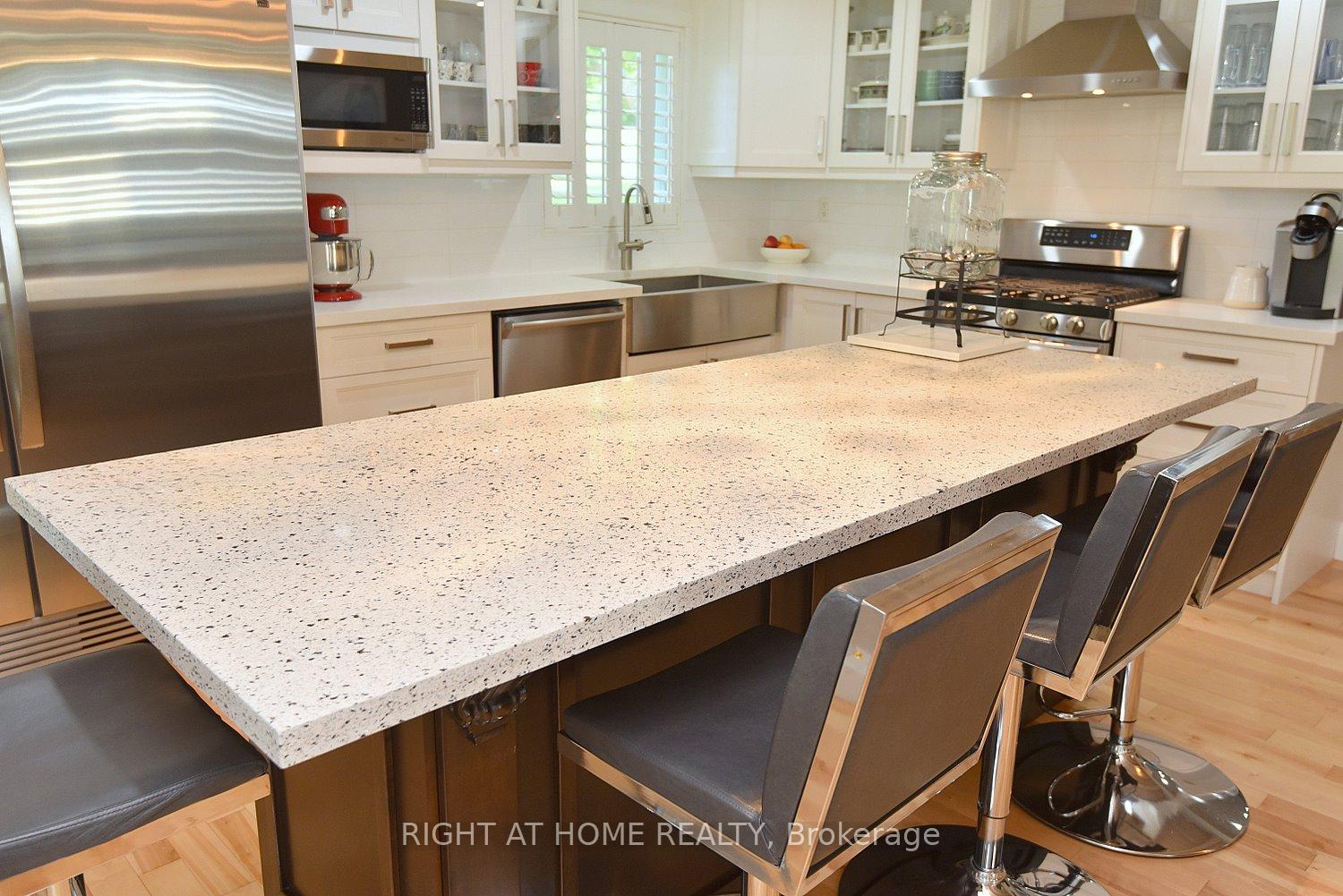 Photo 15 of 2030 Governors Road, Hamilton, Rural Ancaster — HOMEH