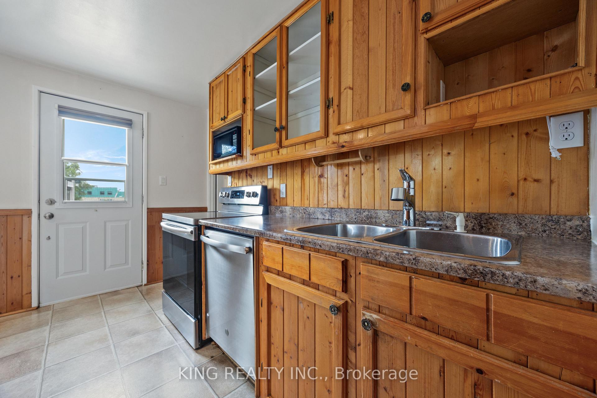 Photo 3 of 221 Samuelson Street, Cambridge, Elgin Park/Coronation — HOMEH