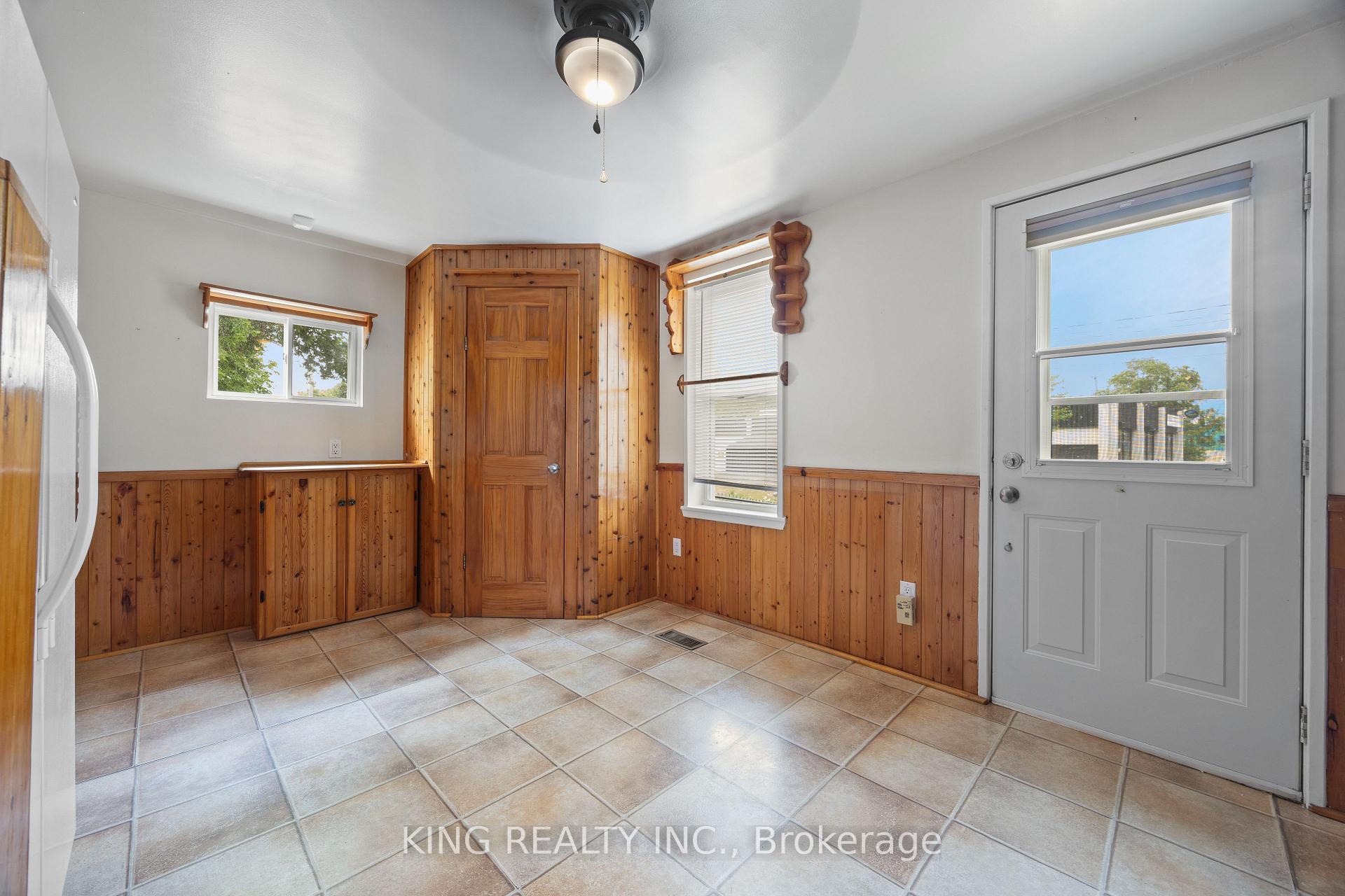 Photo 4 of 221 Samuelson Street, Cambridge, Elgin Park/Coronation — HOMEH