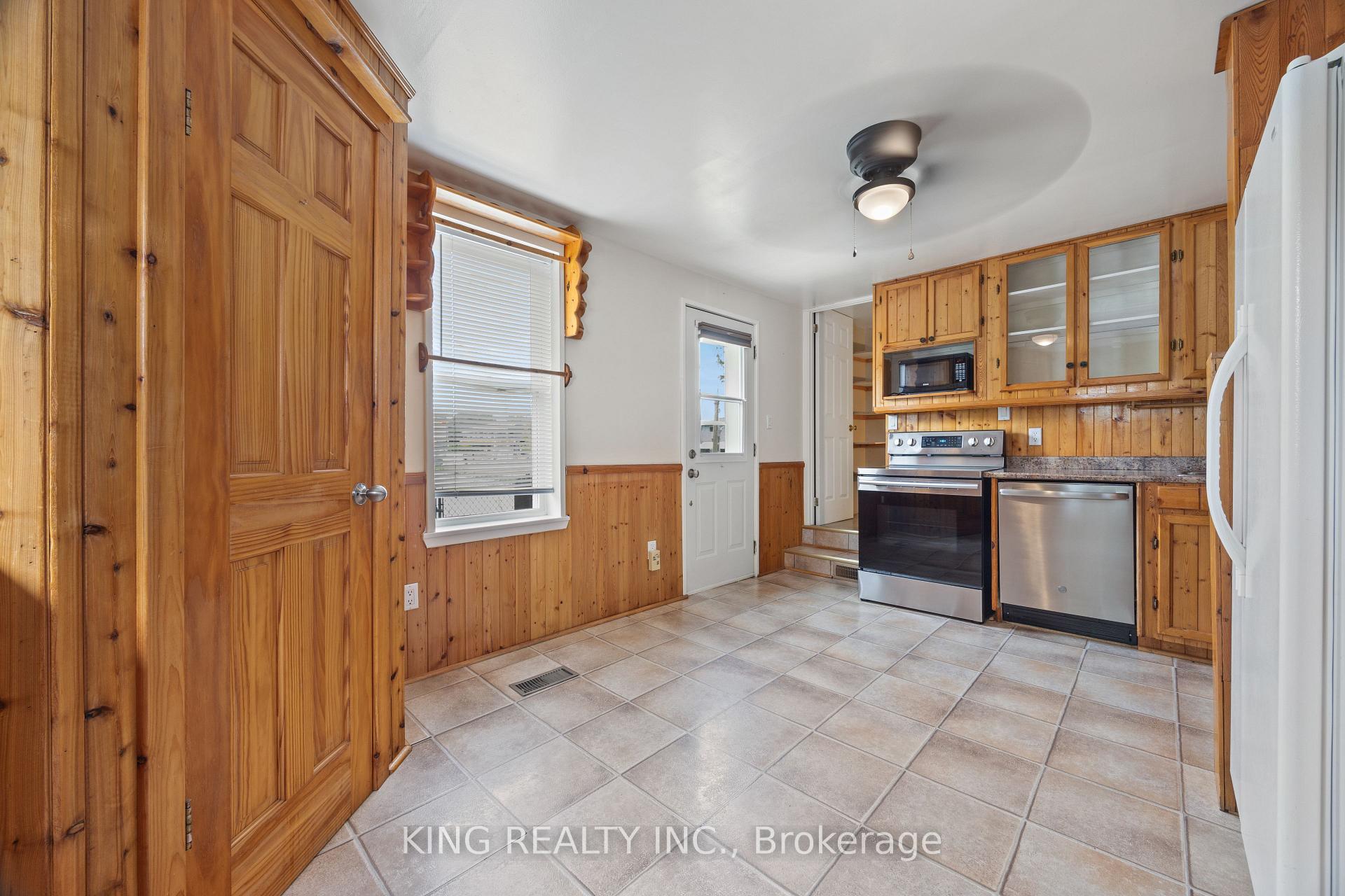 Photo 5 of 221 Samuelson Street, Cambridge, Elgin Park/Coronation — HOMEH