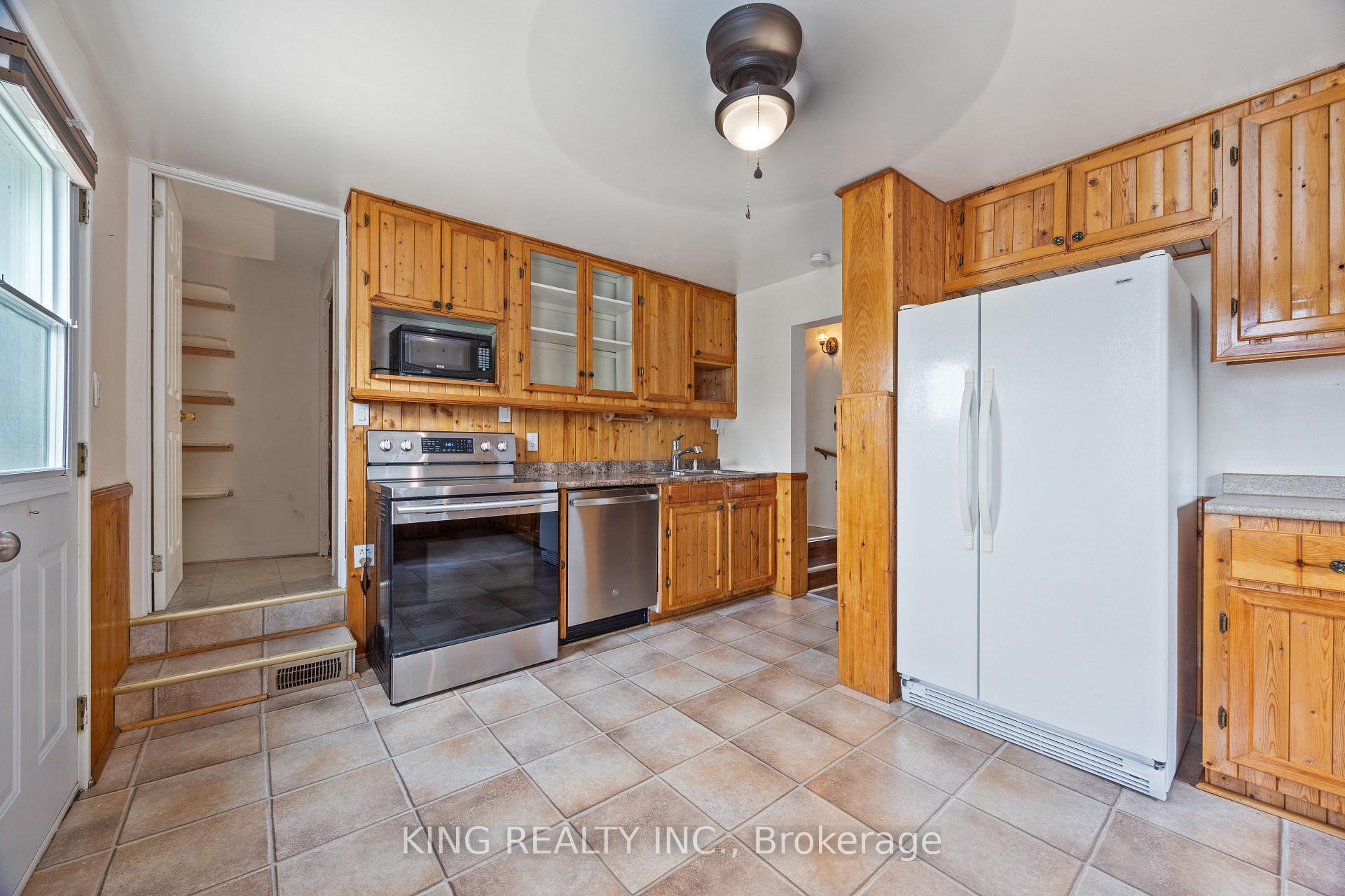 Photo 6 of 221 Samuelson Street, Cambridge, Elgin Park/Coronation — HOMEH