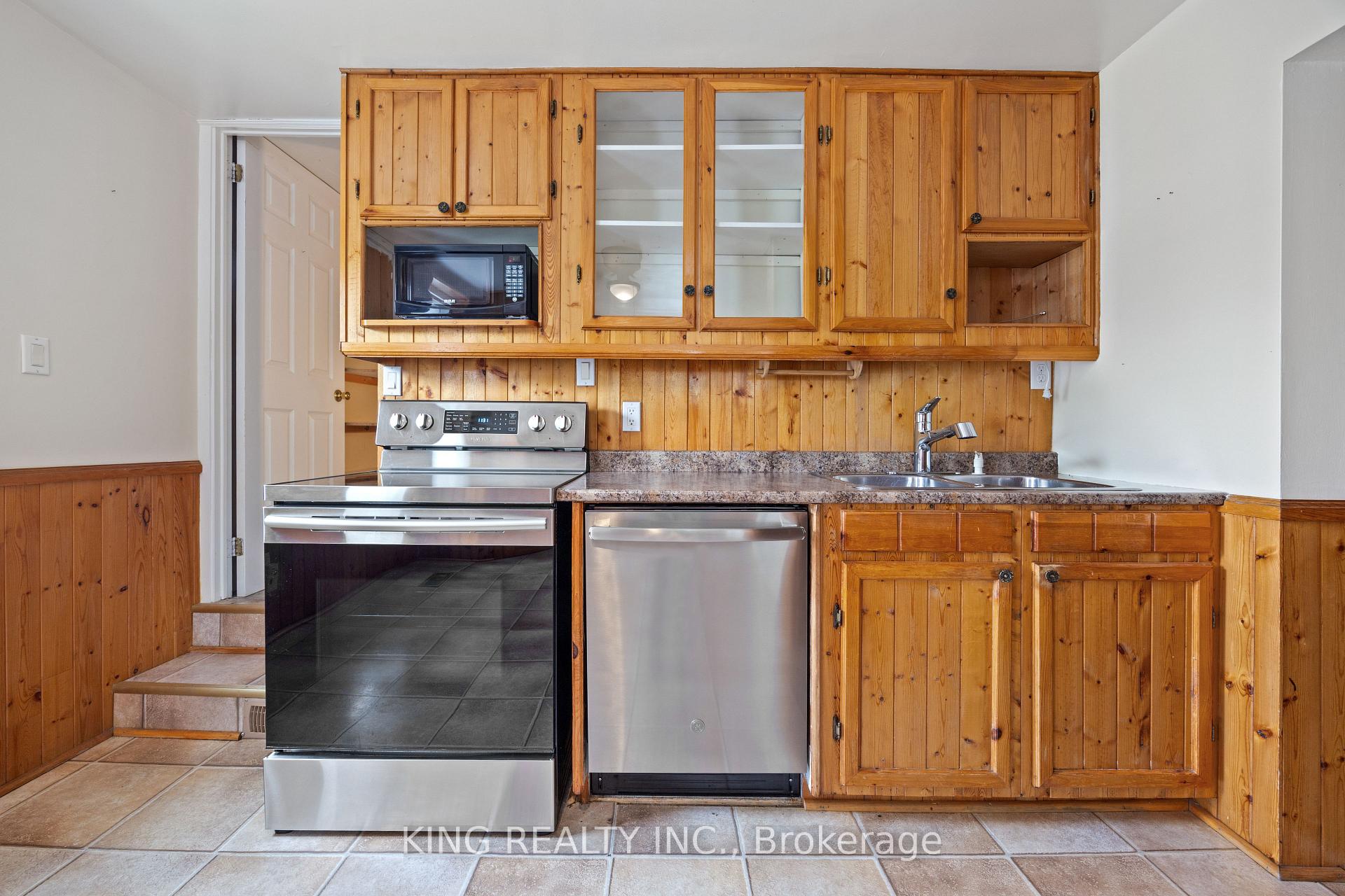 Photo 7 of 221 Samuelson Street, Cambridge, Elgin Park/Coronation — HOMEH