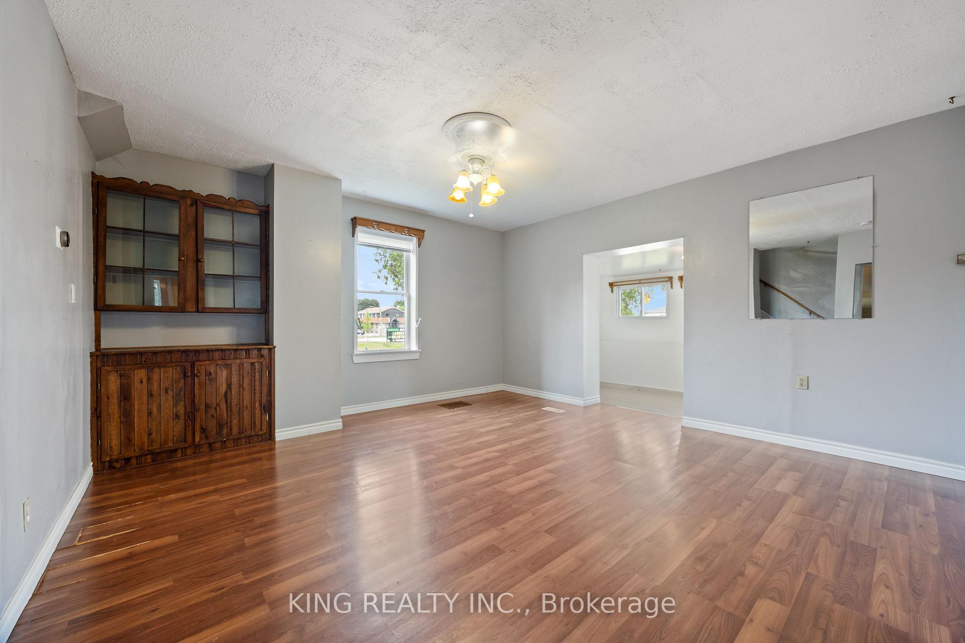 Photo 8 of 221 Samuelson Street, Cambridge, Elgin Park/Coronation — HOMEH