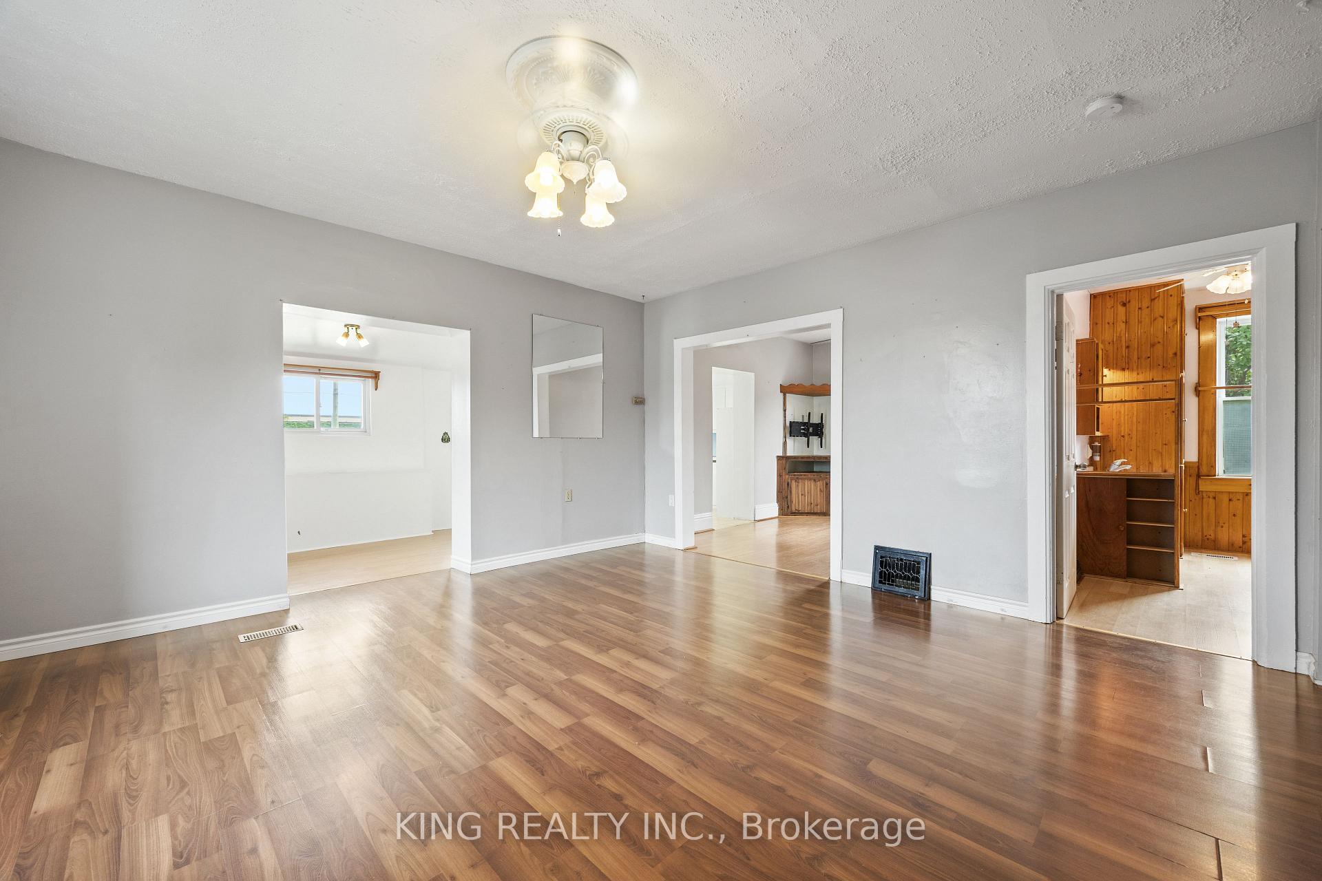 Photo 10 of 221 Samuelson Street, Cambridge, Elgin Park/Coronation — HOMEH