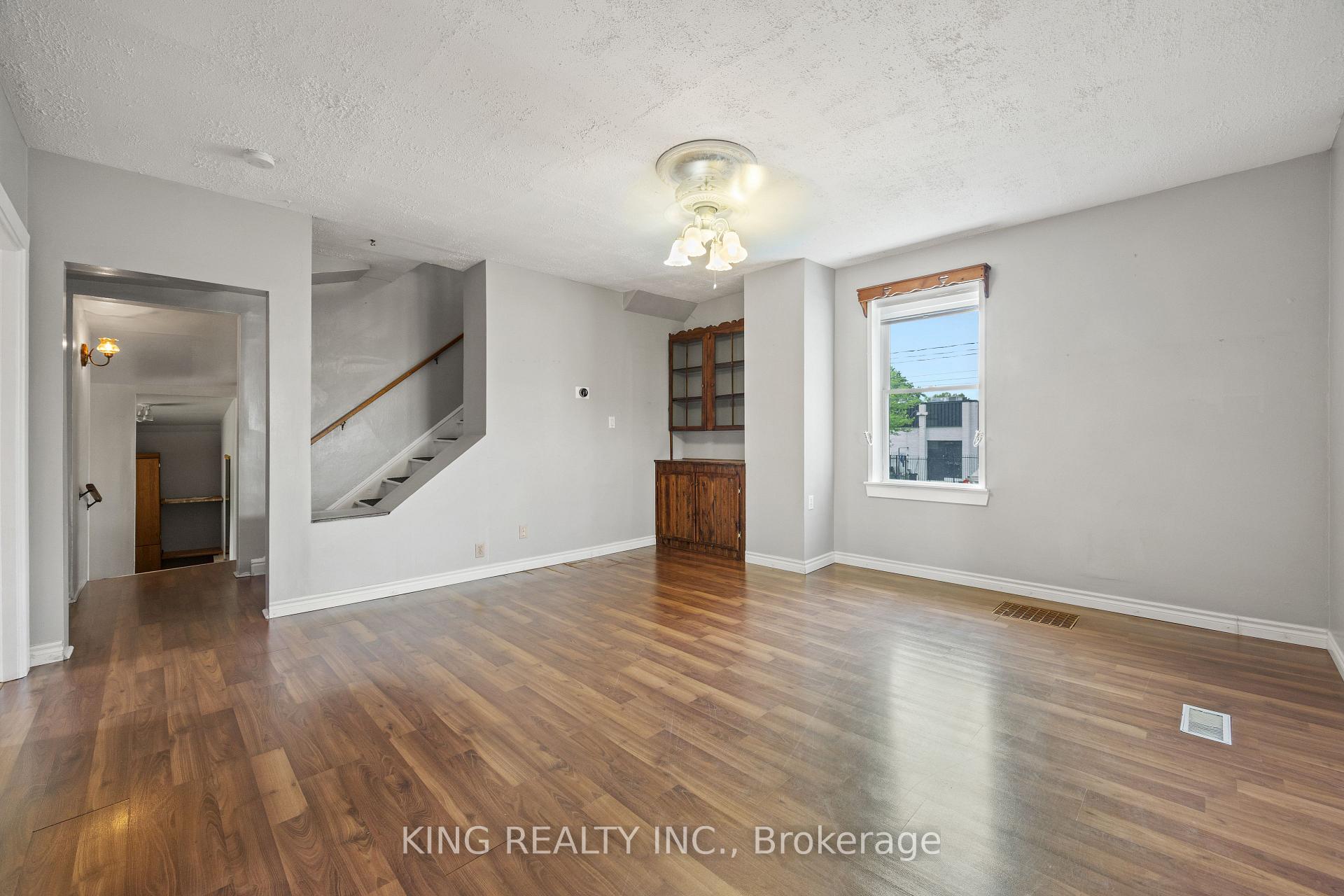 Photo 12 of 221 Samuelson Street, Cambridge, Elgin Park/Coronation — HOMEH