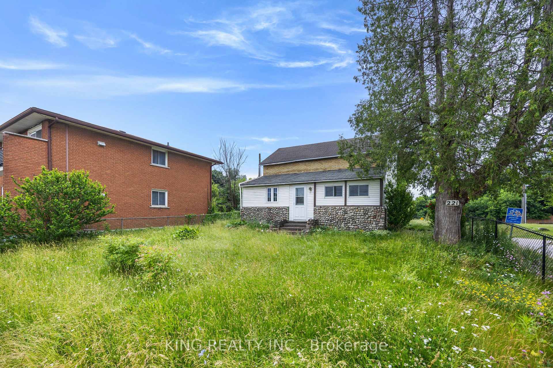 Photo 33 of 221 Samuelson Street, Cambridge, Elgin Park/Coronation — HOMEH