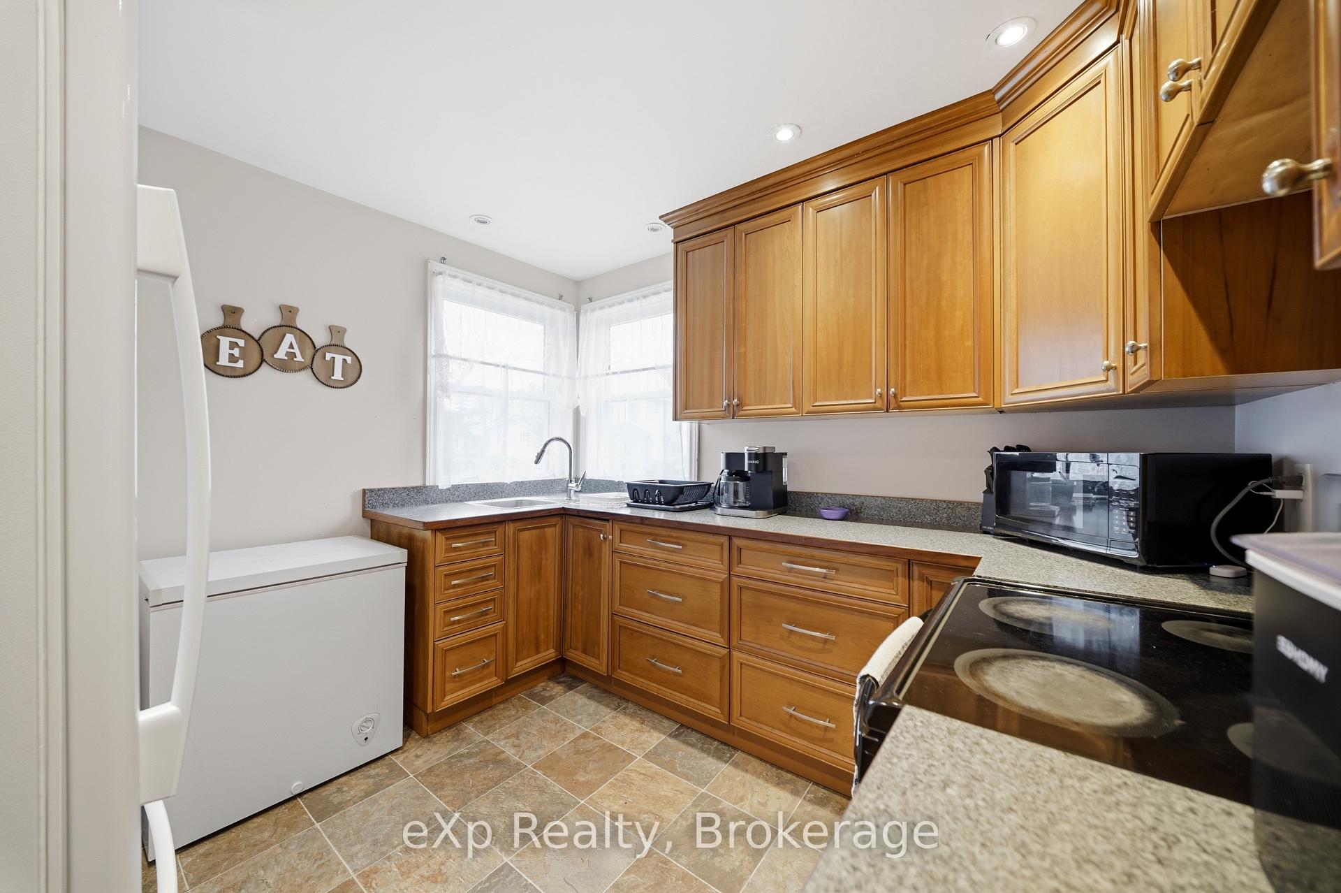 Photo 6 of 17 Burton Street, Belleville, Belleville Ward — HOMEH