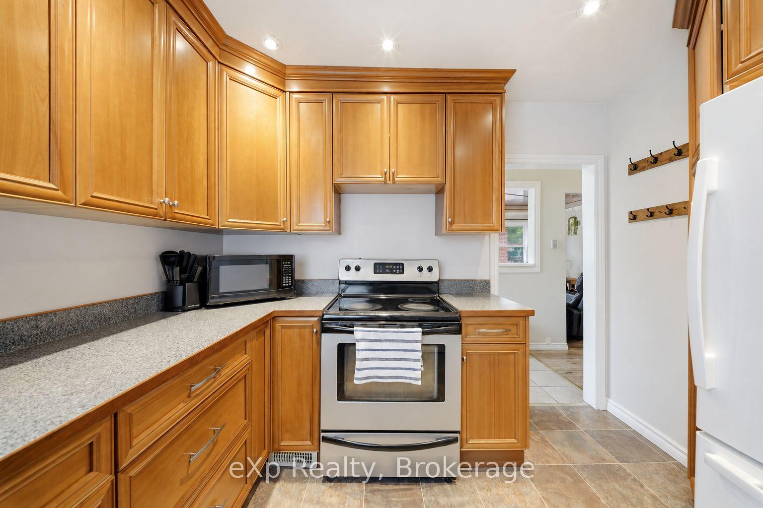 Photo 7 of 17 Burton Street, Belleville, Belleville Ward — HOMEH