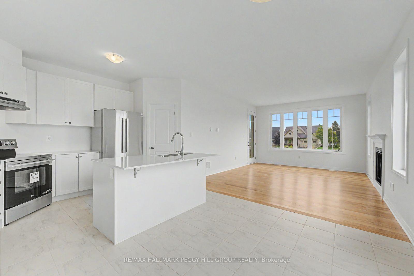 Photo 2 of 553 Hudson Crescent, Midland — HOMEH