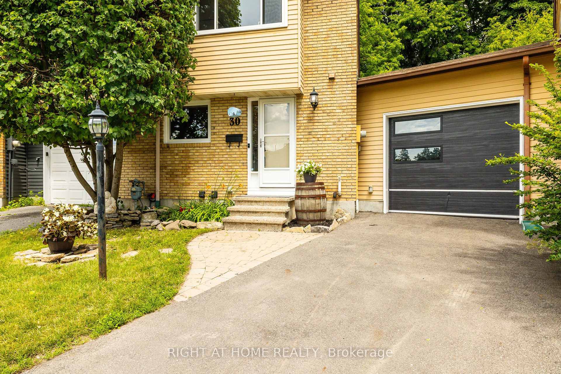 Photo 1 of 30 Berkshire Way, Ottawa, Barrhaven - Pheasant Run — HOMEH