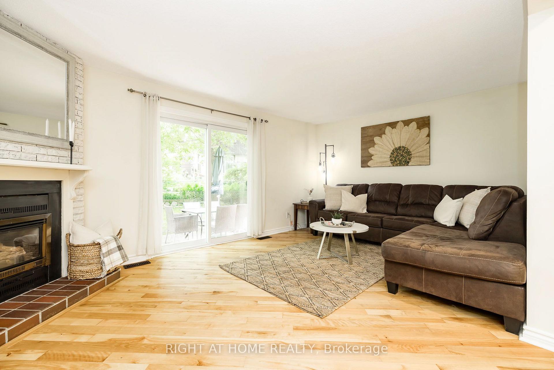 Photo 8 of 30 Berkshire Way, Ottawa, Barrhaven - Pheasant Run — HOMEH
