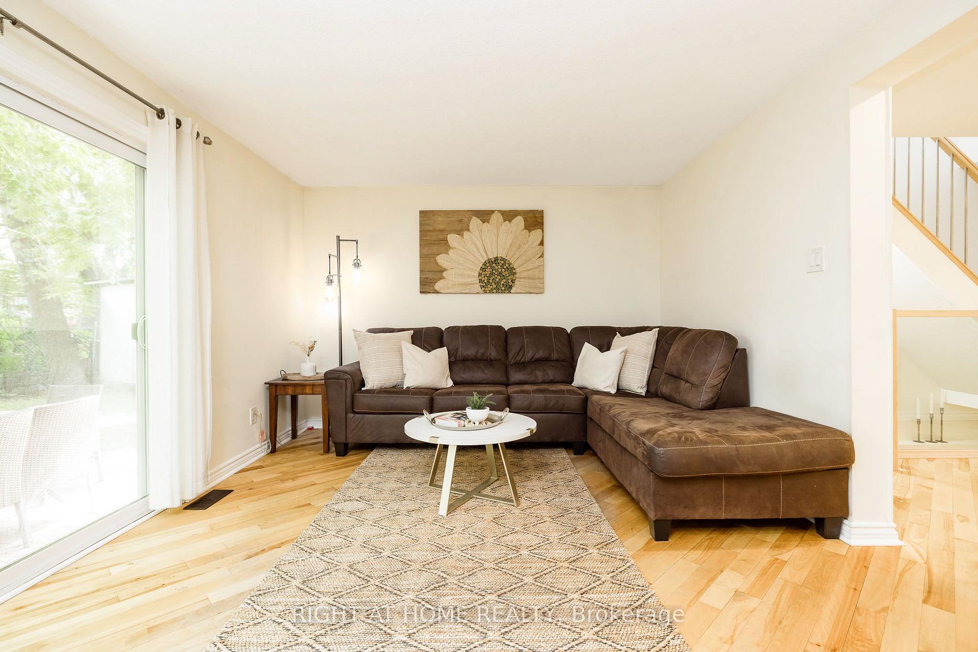 Photo 9 of 30 Berkshire Way, Ottawa, Barrhaven - Pheasant Run — HOMEH
