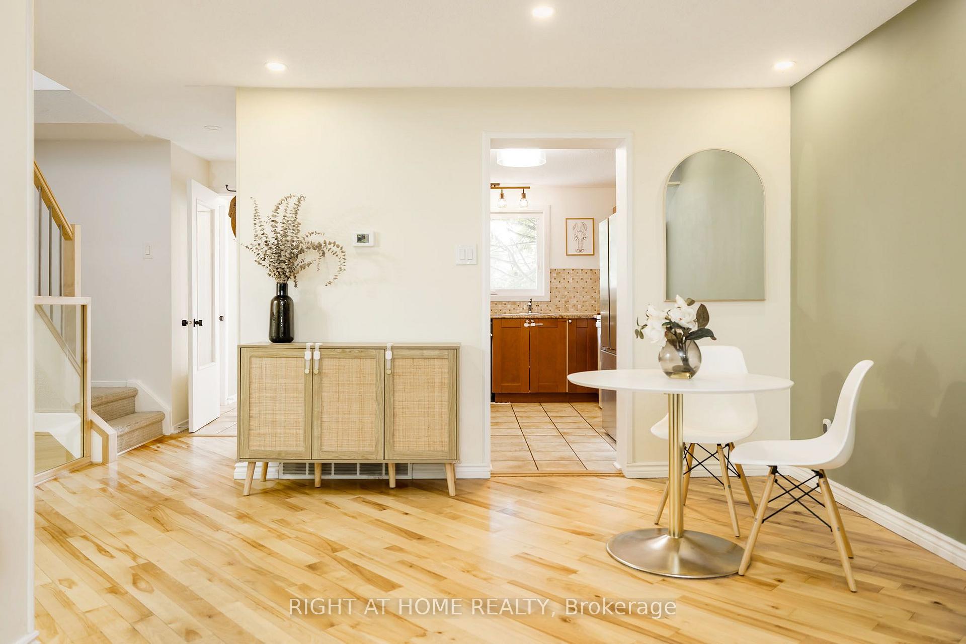 Photo 12 of 30 Berkshire Way, Ottawa, Barrhaven - Pheasant Run — HOMEH