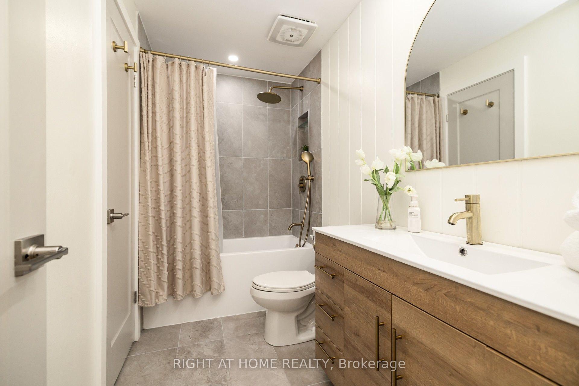 Photo 23 of 30 Berkshire Way, Ottawa, Barrhaven - Pheasant Run — HOMEH